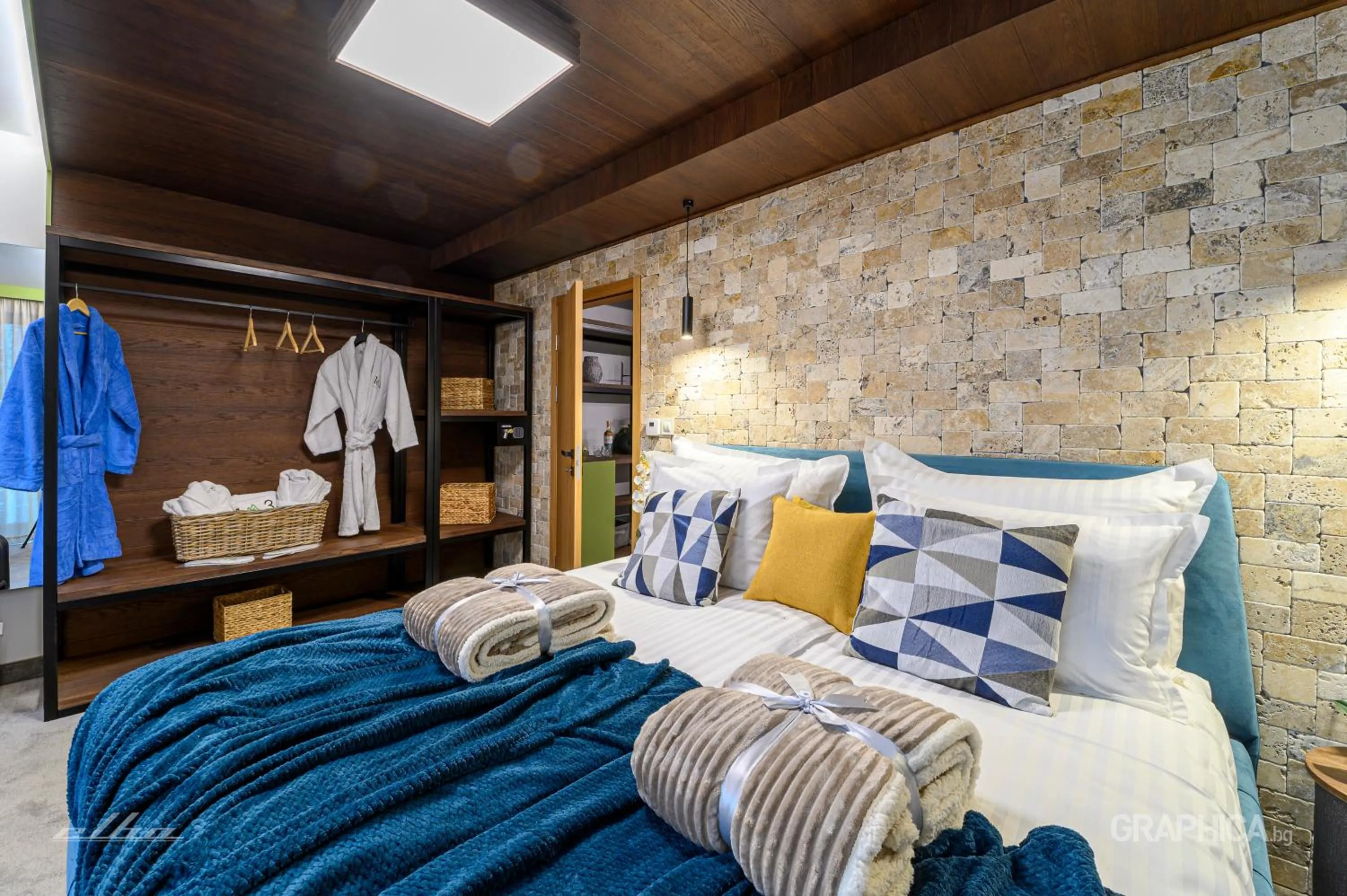 Bed in 103 Alpine Hotel