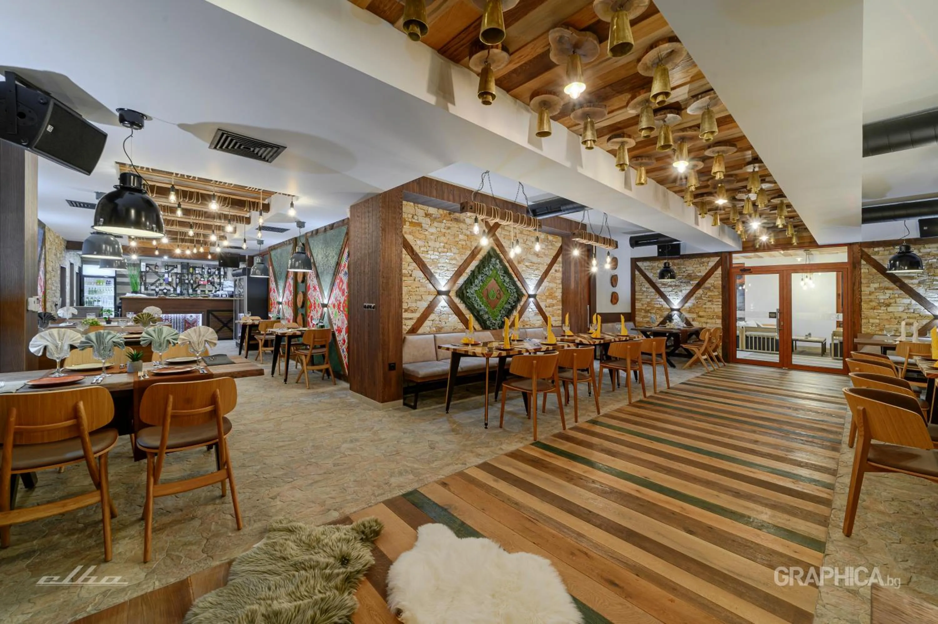 Restaurant/places to eat in 103 Alpine Hotel