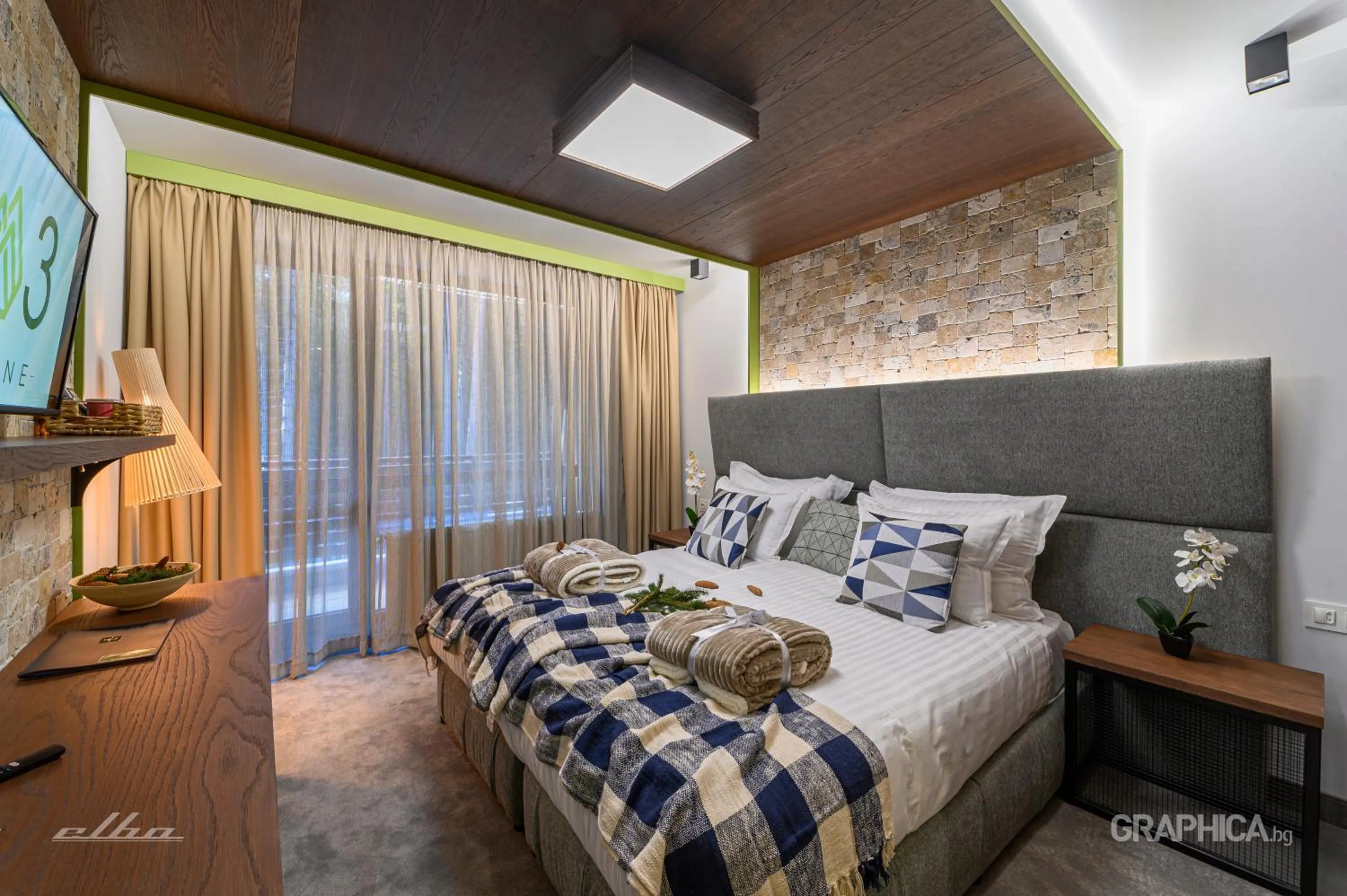 Bed in 103 Alpine Hotel