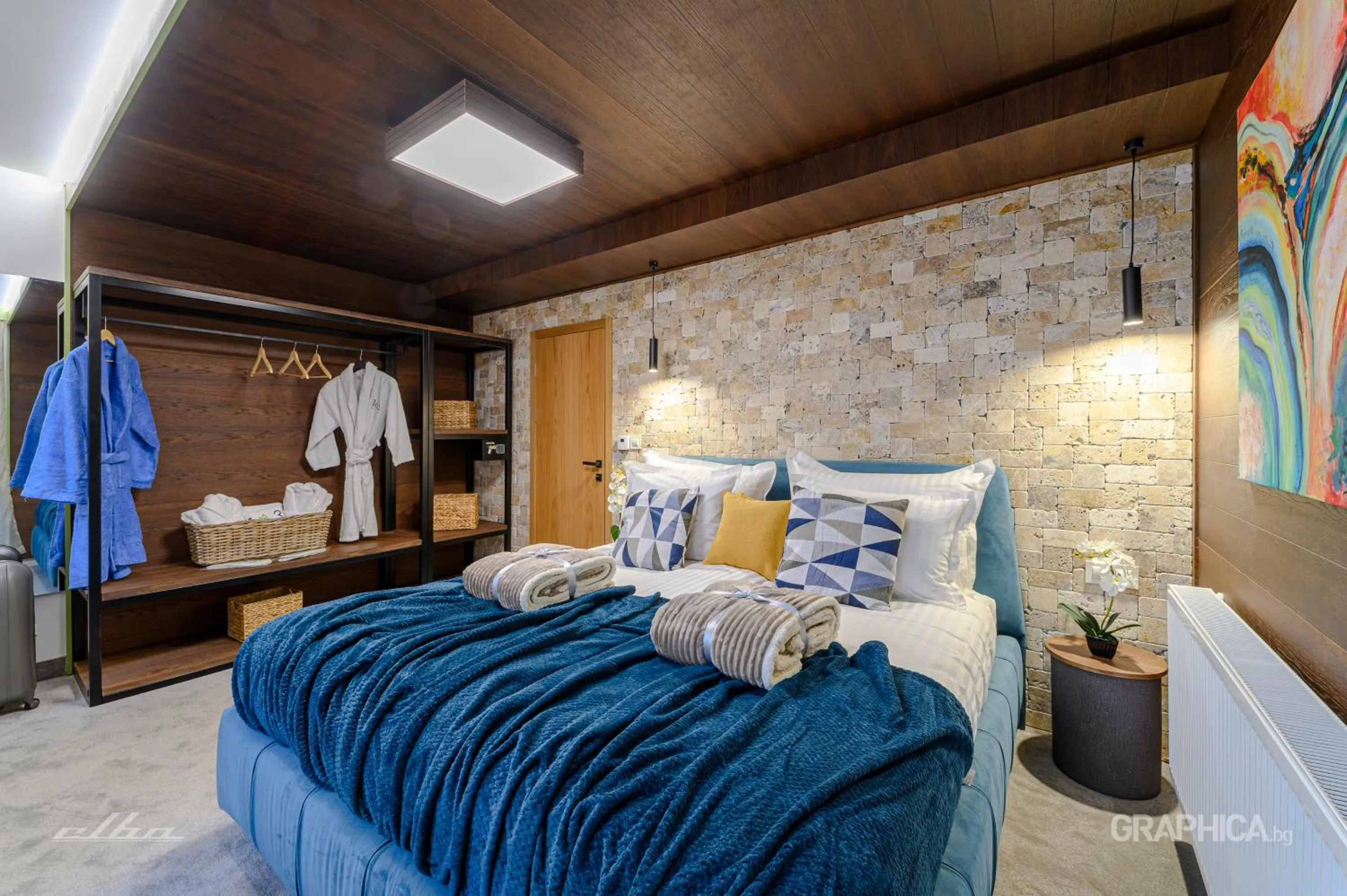 Bed in 103 Alpine Hotel