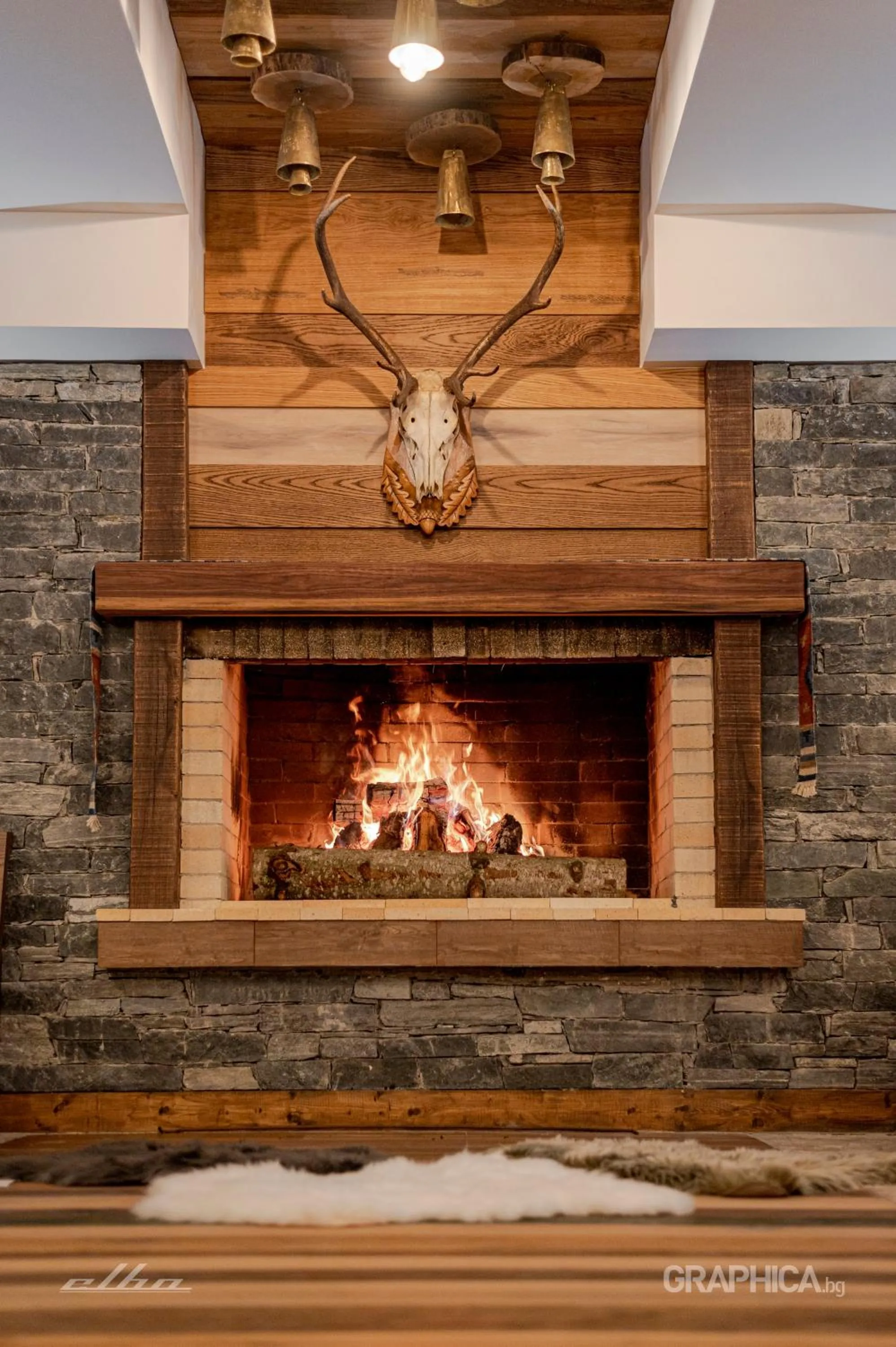 flat iron in 103 Alpine Hotel