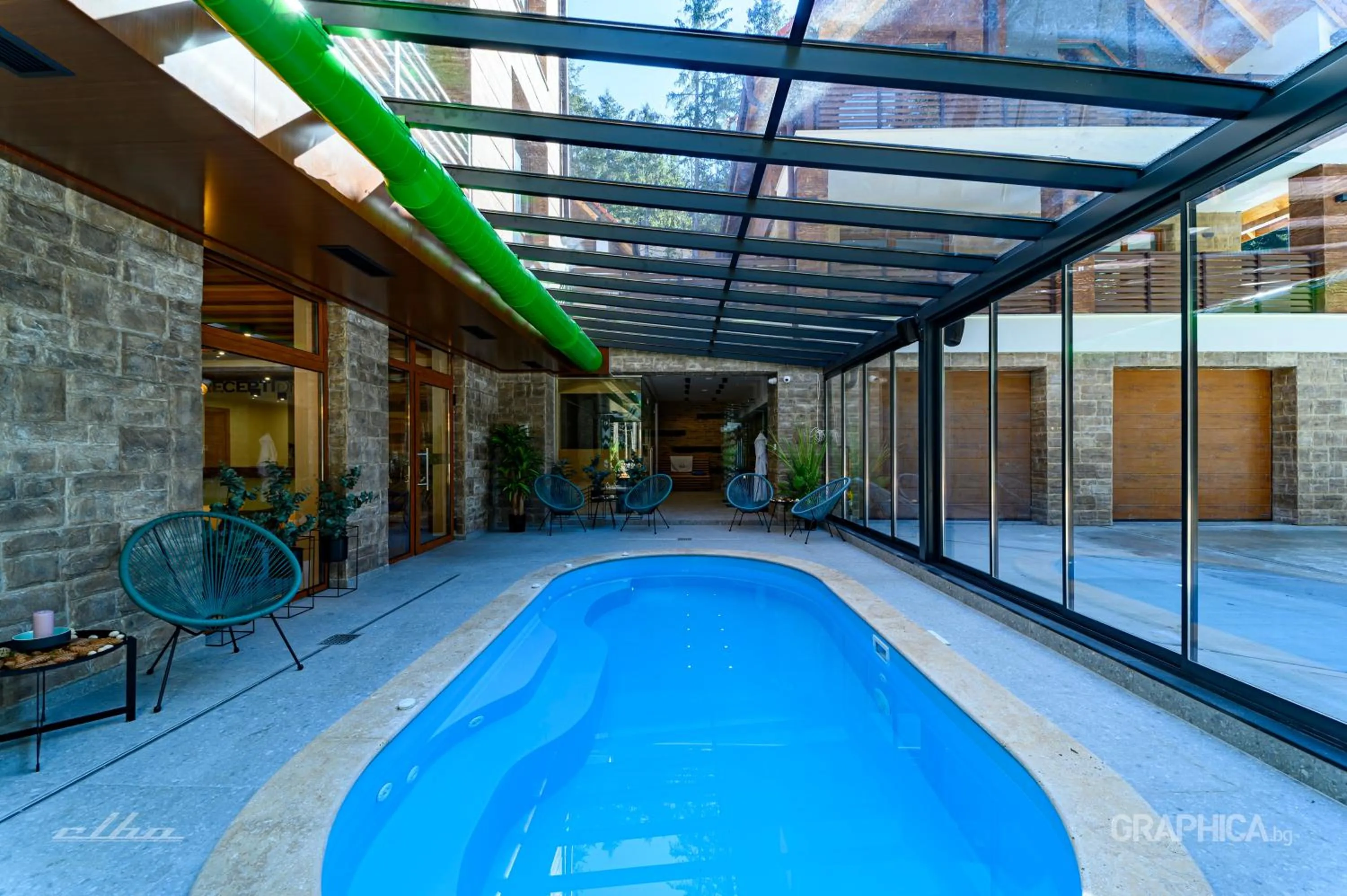 Swimming pool in 103 Alpine Hotel