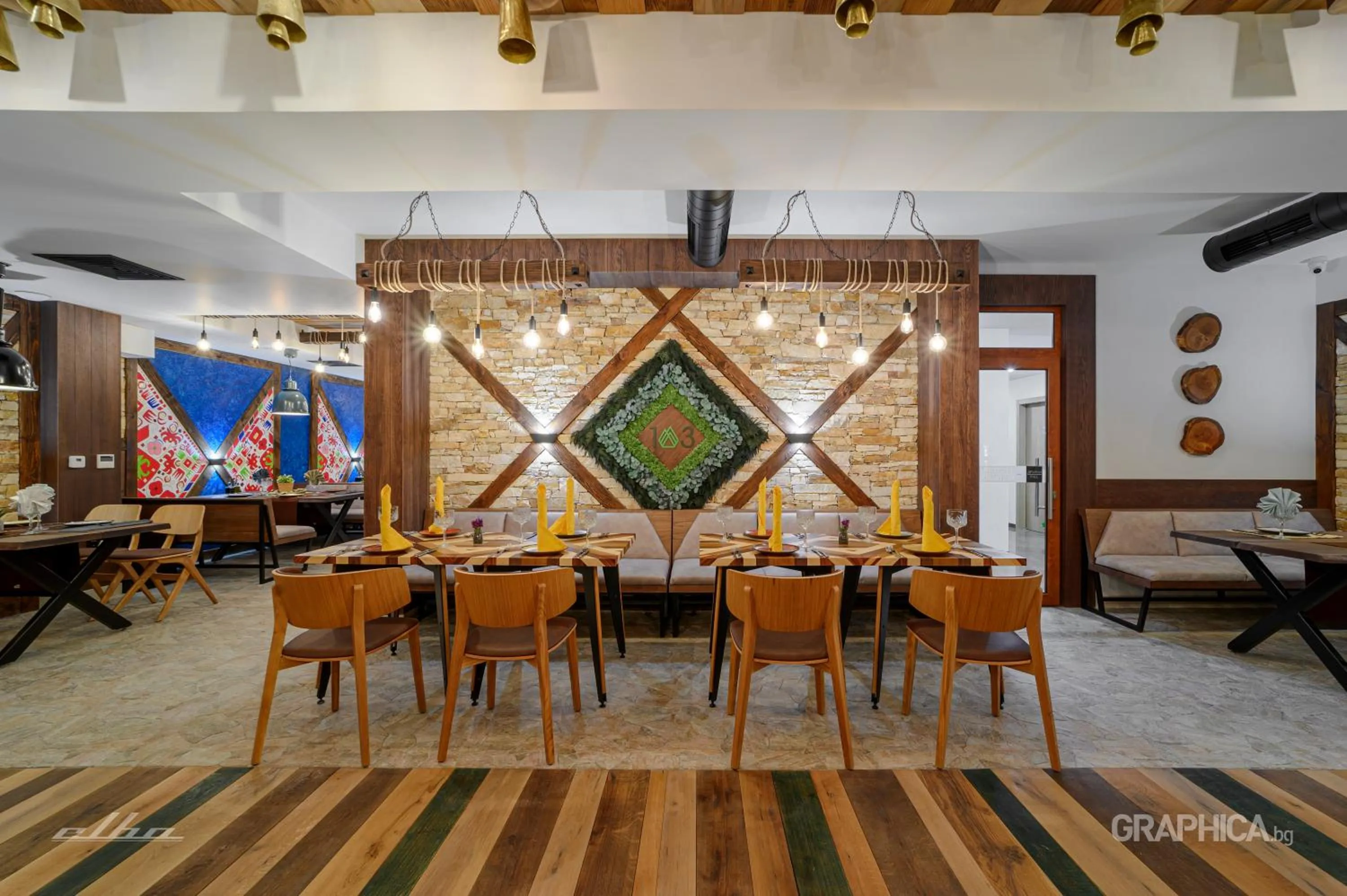 Restaurant/places to eat in 103 Alpine Hotel