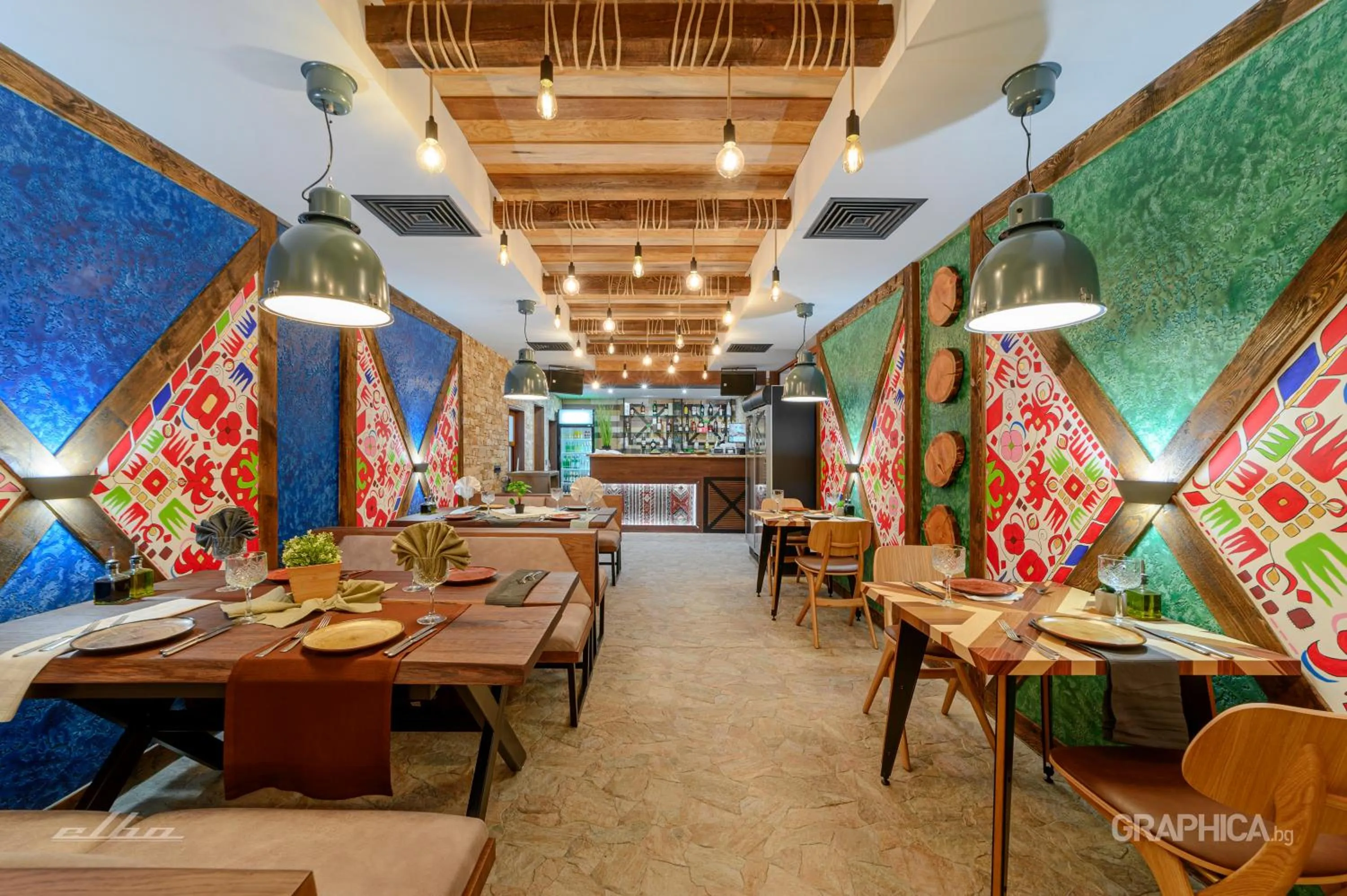 Restaurant/places to eat in 103 Alpine Hotel