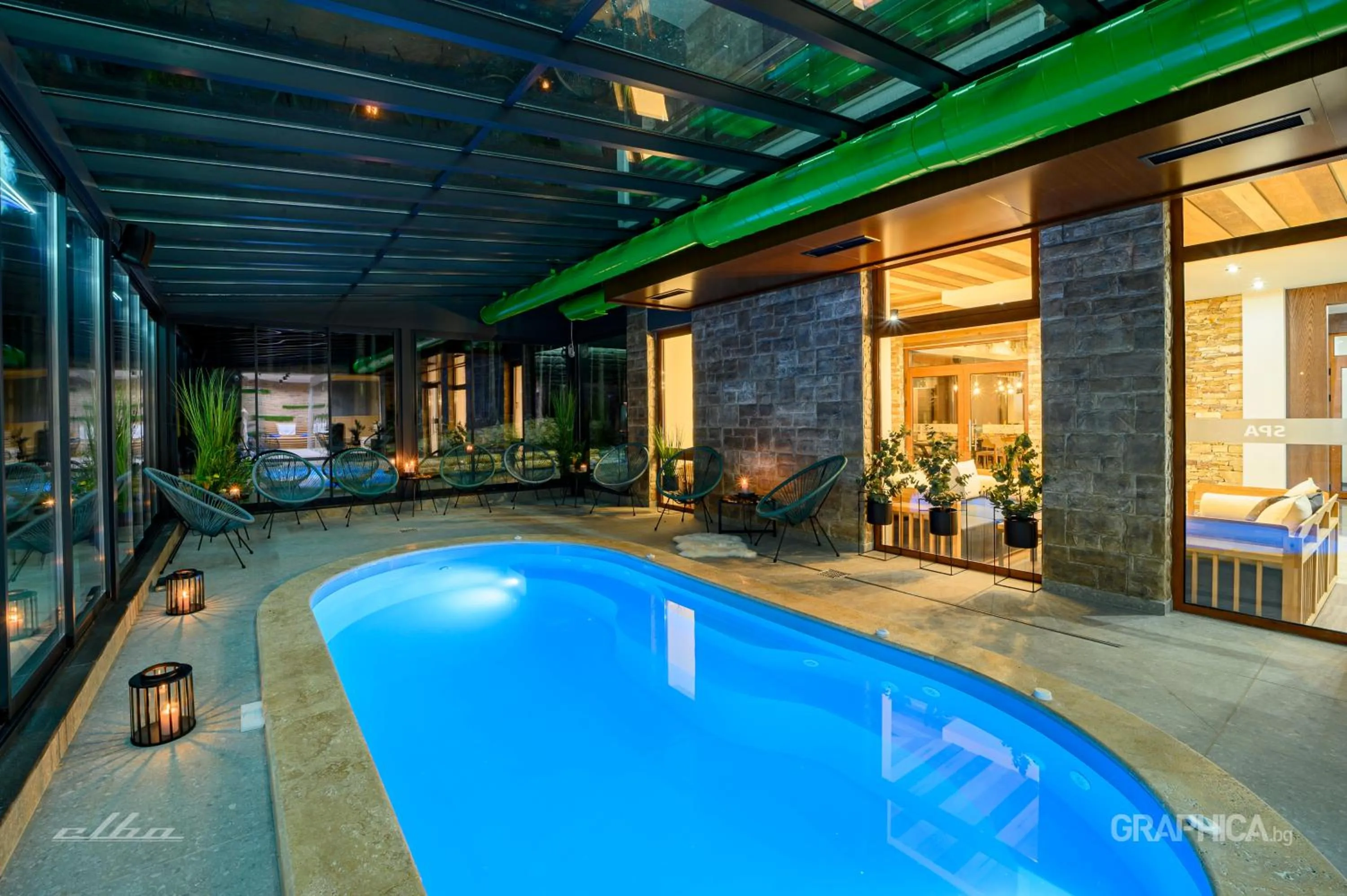 Swimming pool in 103 Alpine Hotel