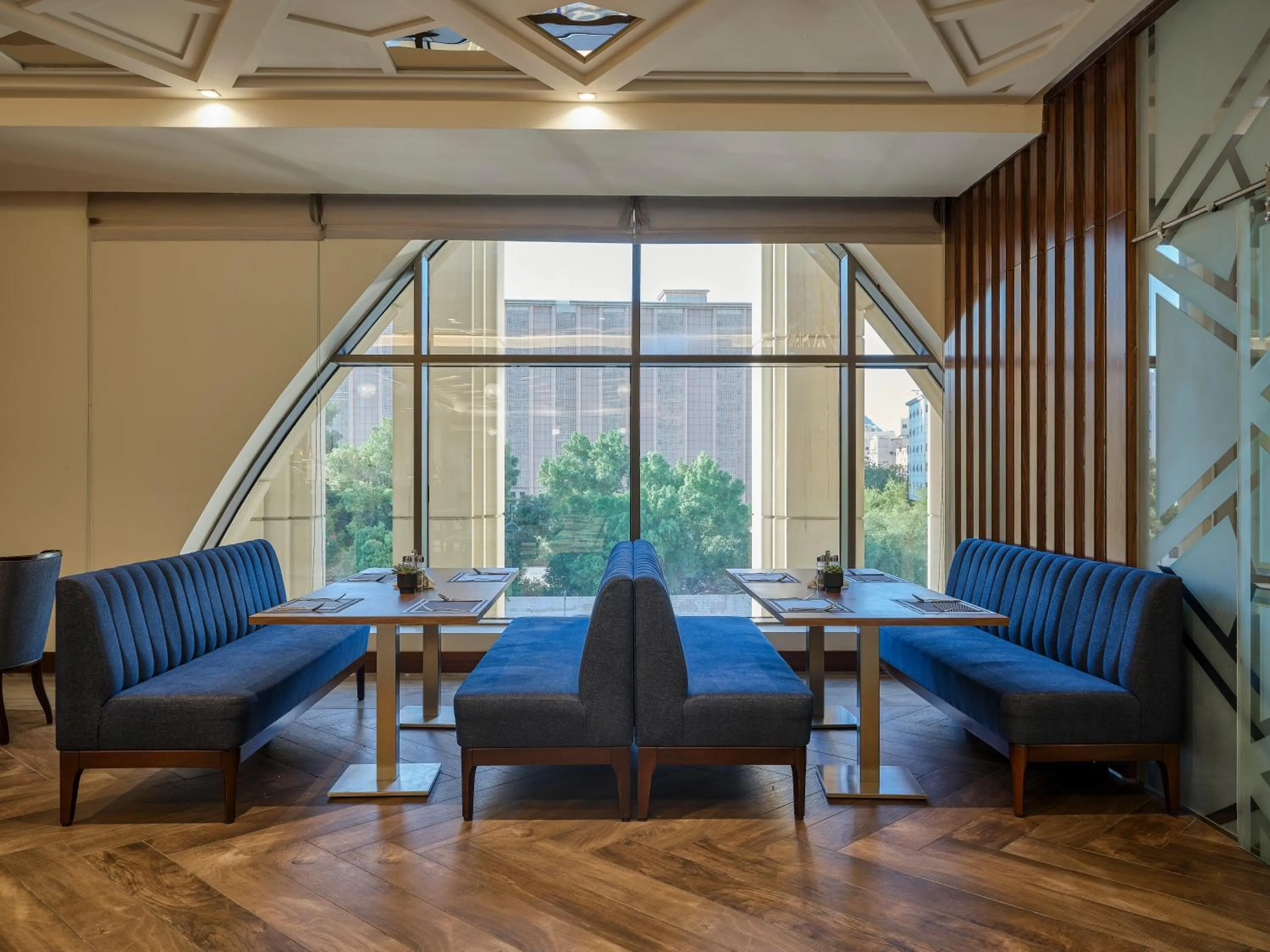 Restaurant/places to eat in DoubleTree by Hilton Makkah Aziziyah