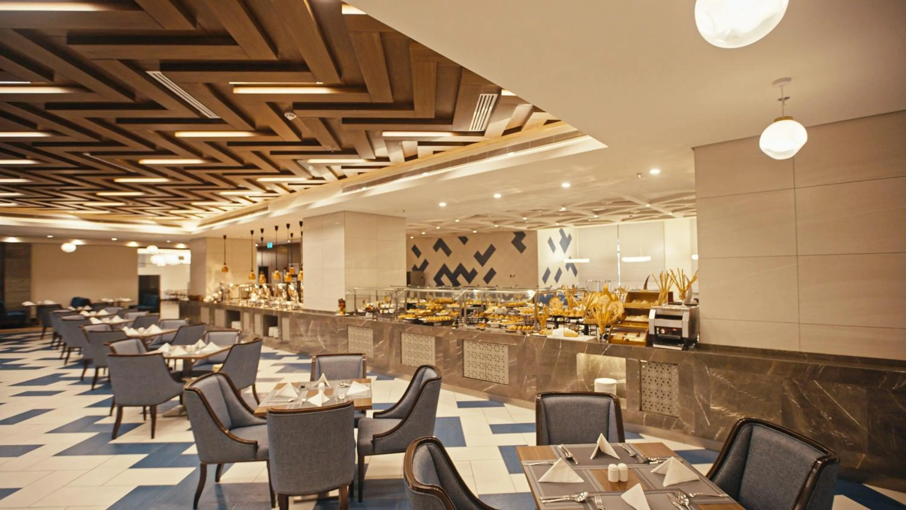Restaurant/places to eat in DoubleTree by Hilton Makkah Aziziyah