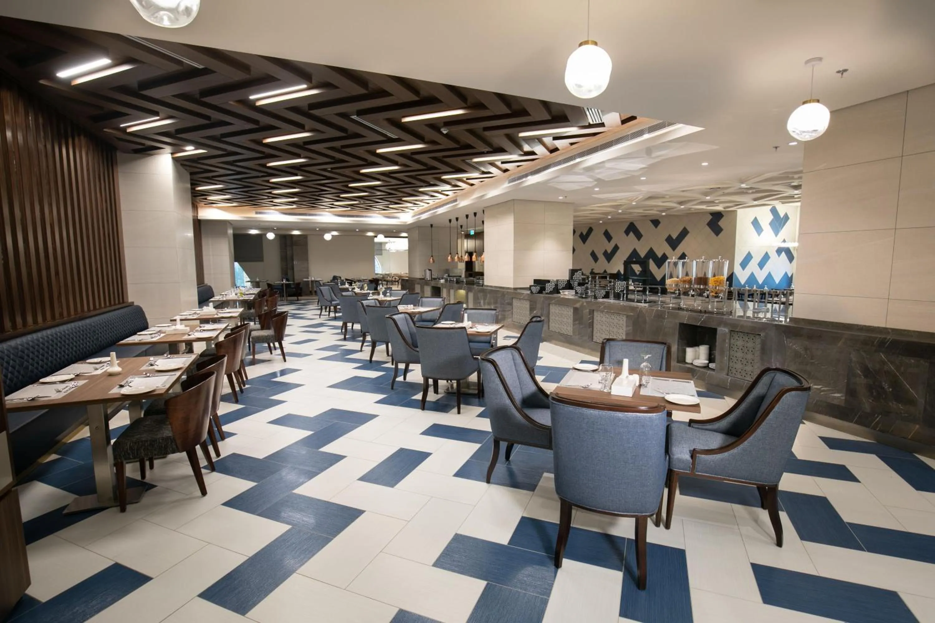 Restaurant/places to eat in DoubleTree by Hilton Makkah Aziziyah