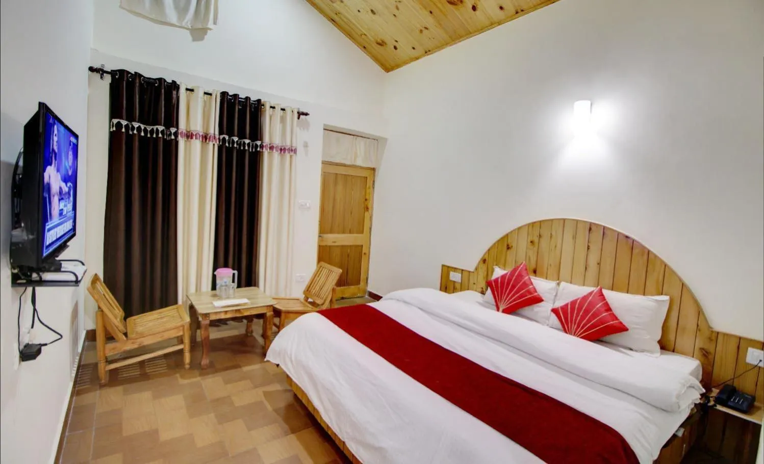 TV and multimedia in Hotel Thakur Manali