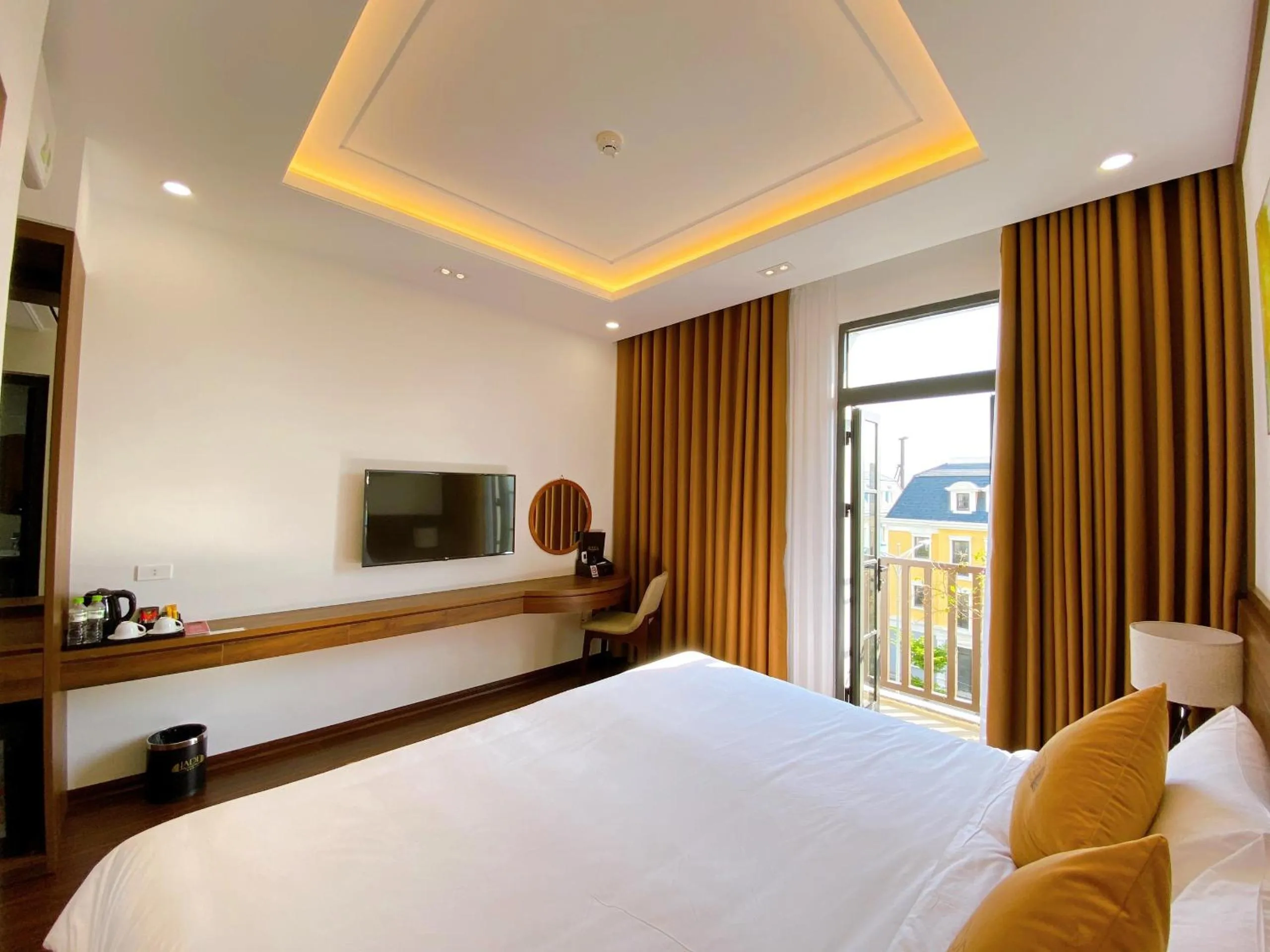 Photo of the whole room, Bed in Jade Ha Long Hotel