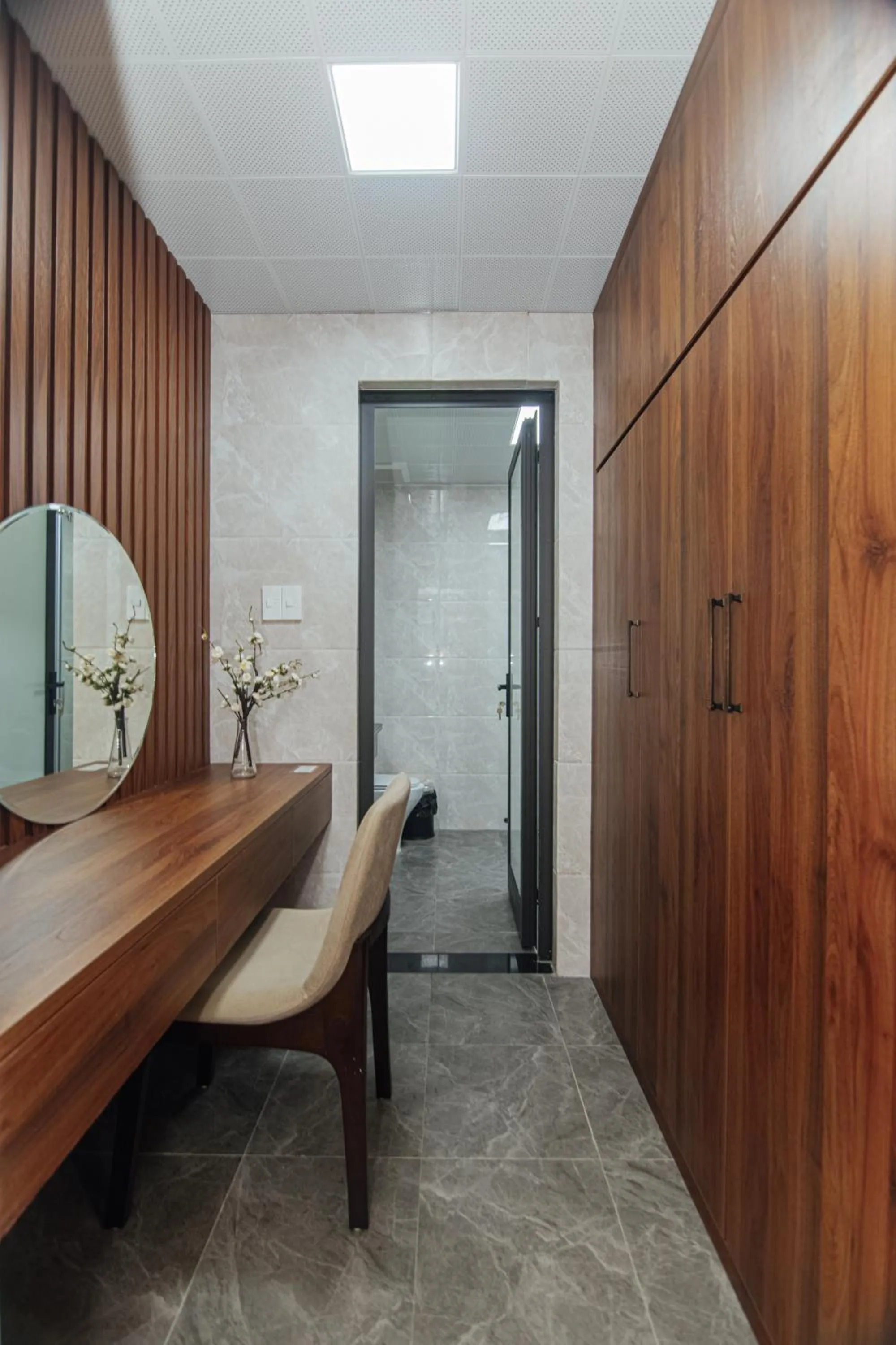 hair dresser in Jade Ha Long Hotel