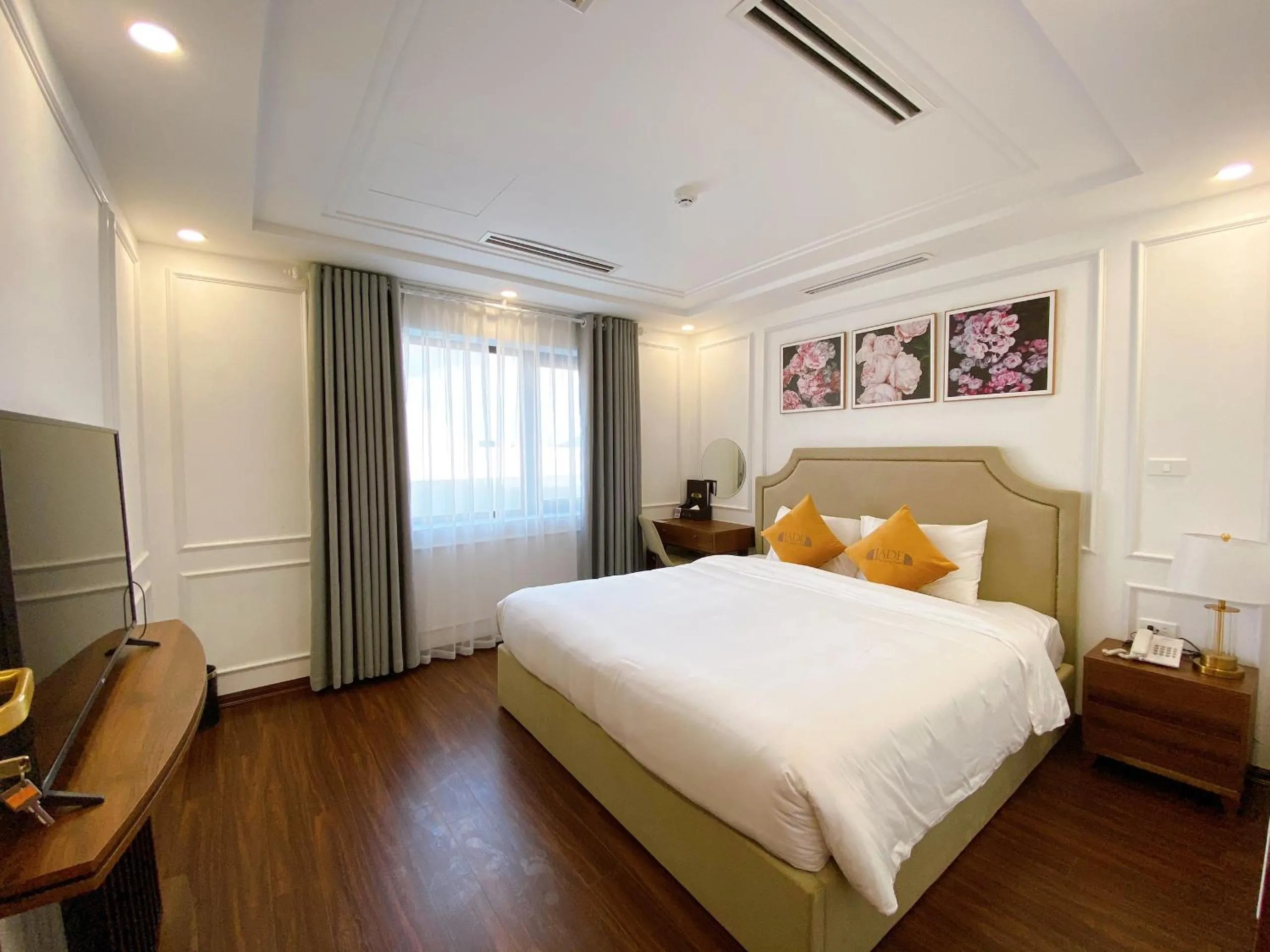 Photo of the whole room, Bed in Jade Ha Long Hotel