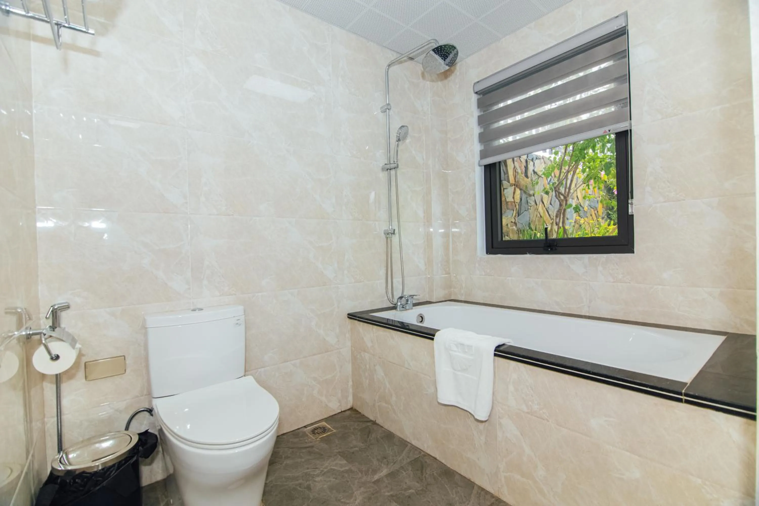 Shower in Jade Ha Long Hotel