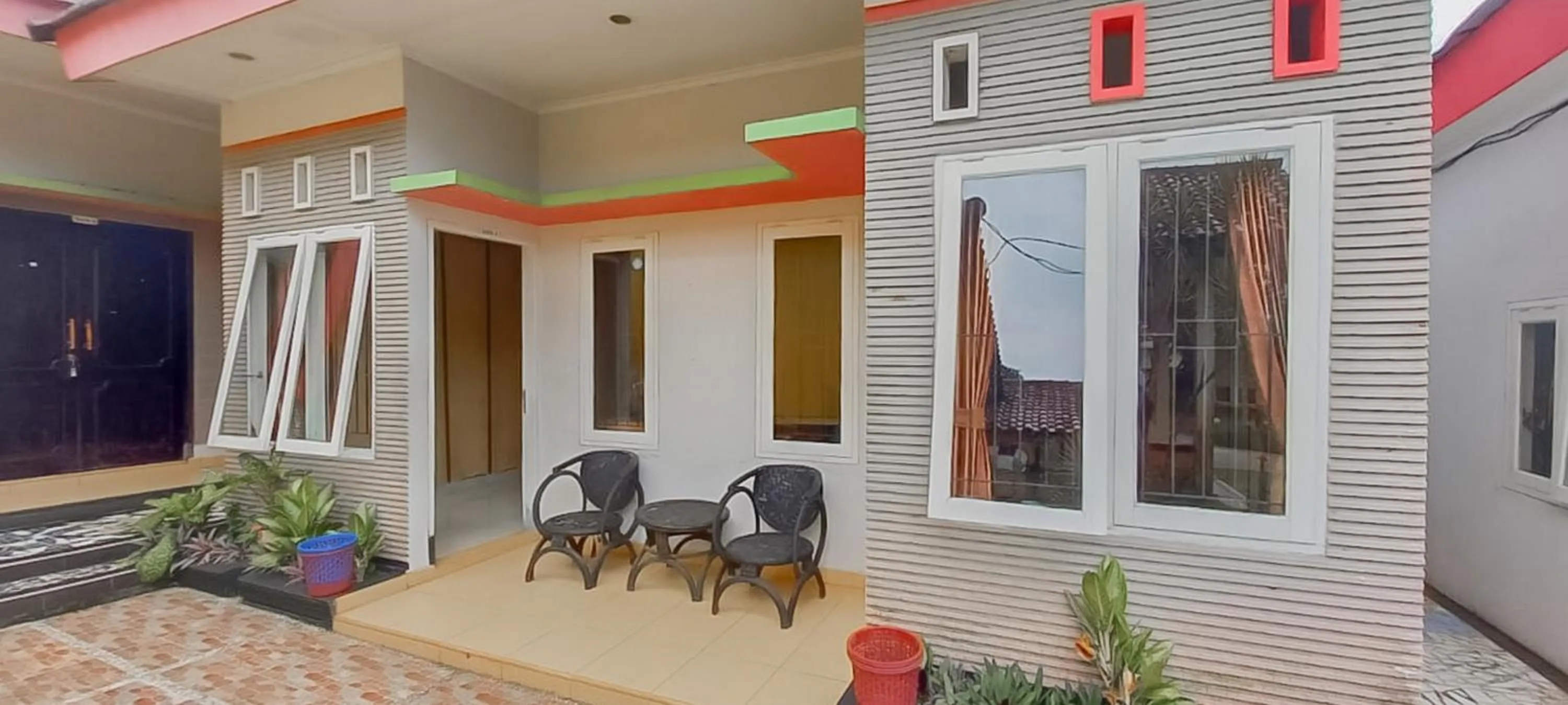 Property building in Hotel Sri Indrawati Puncak Mitra RedDoorz