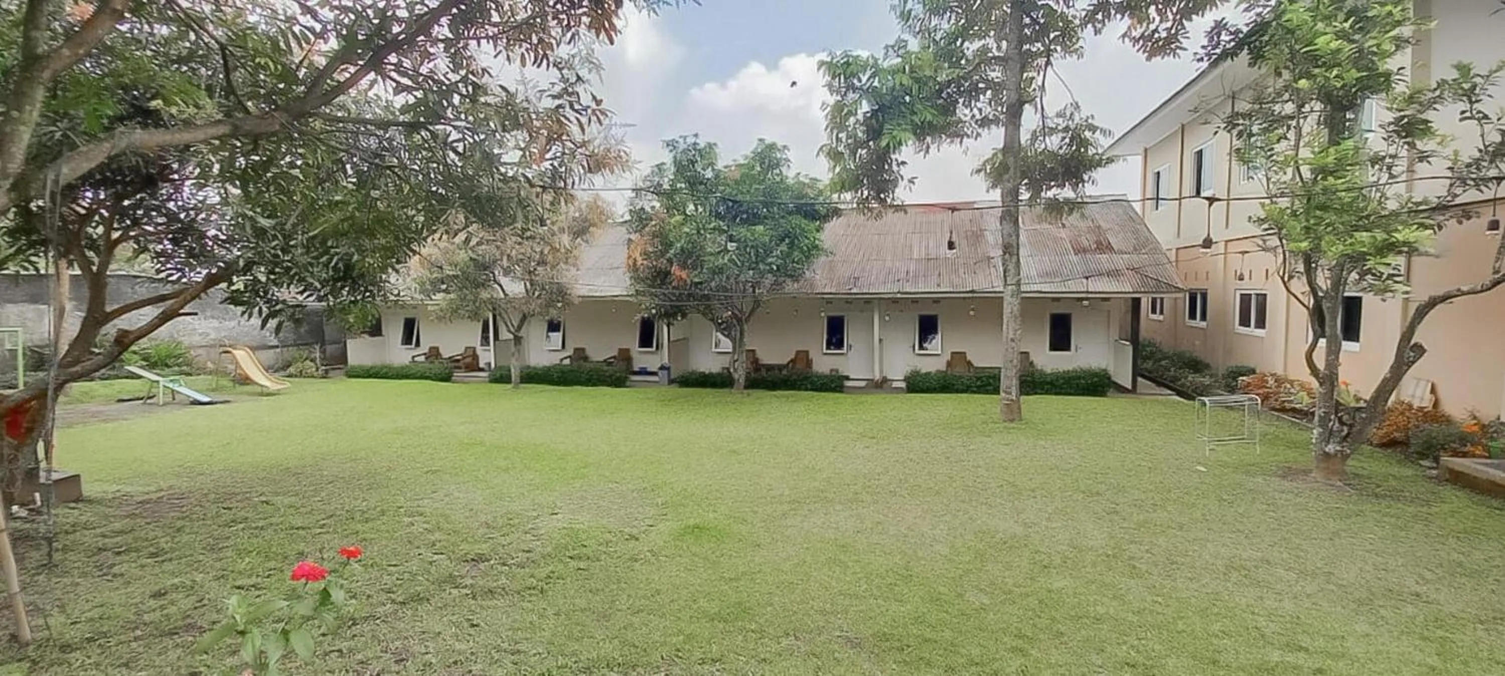 Property building in Hotel Sri Indrawati Puncak Mitra RedDoorz