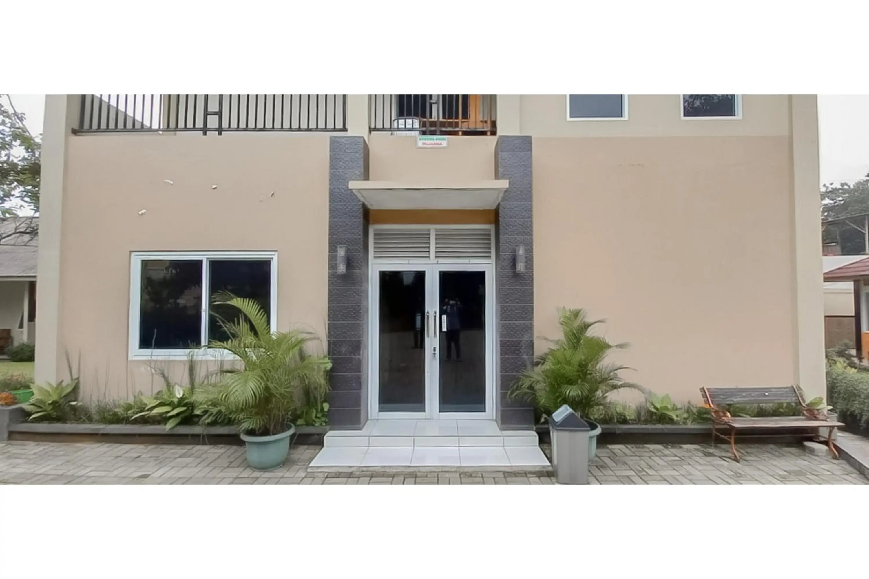 Property building in Hotel Sri Indrawati Puncak Mitra RedDoorz Property building in Hotel Sri Indrawati Puncak Mitra RedDoorz