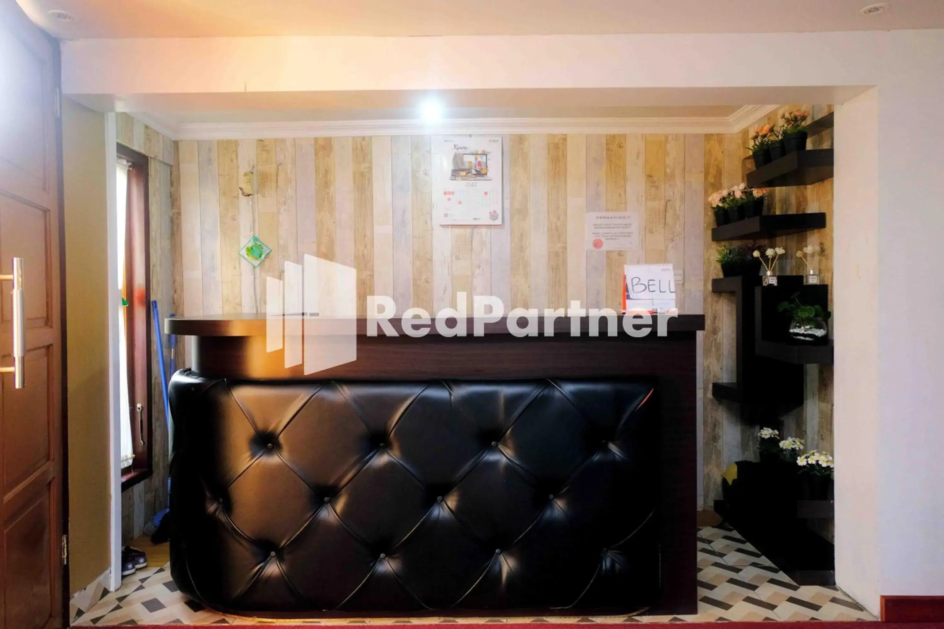 Lobby or reception in Guest House Bibong Makassar Mitra RedDoorz Lobby or reception in Guest House Bibong Makassar Mitra RedDoorz