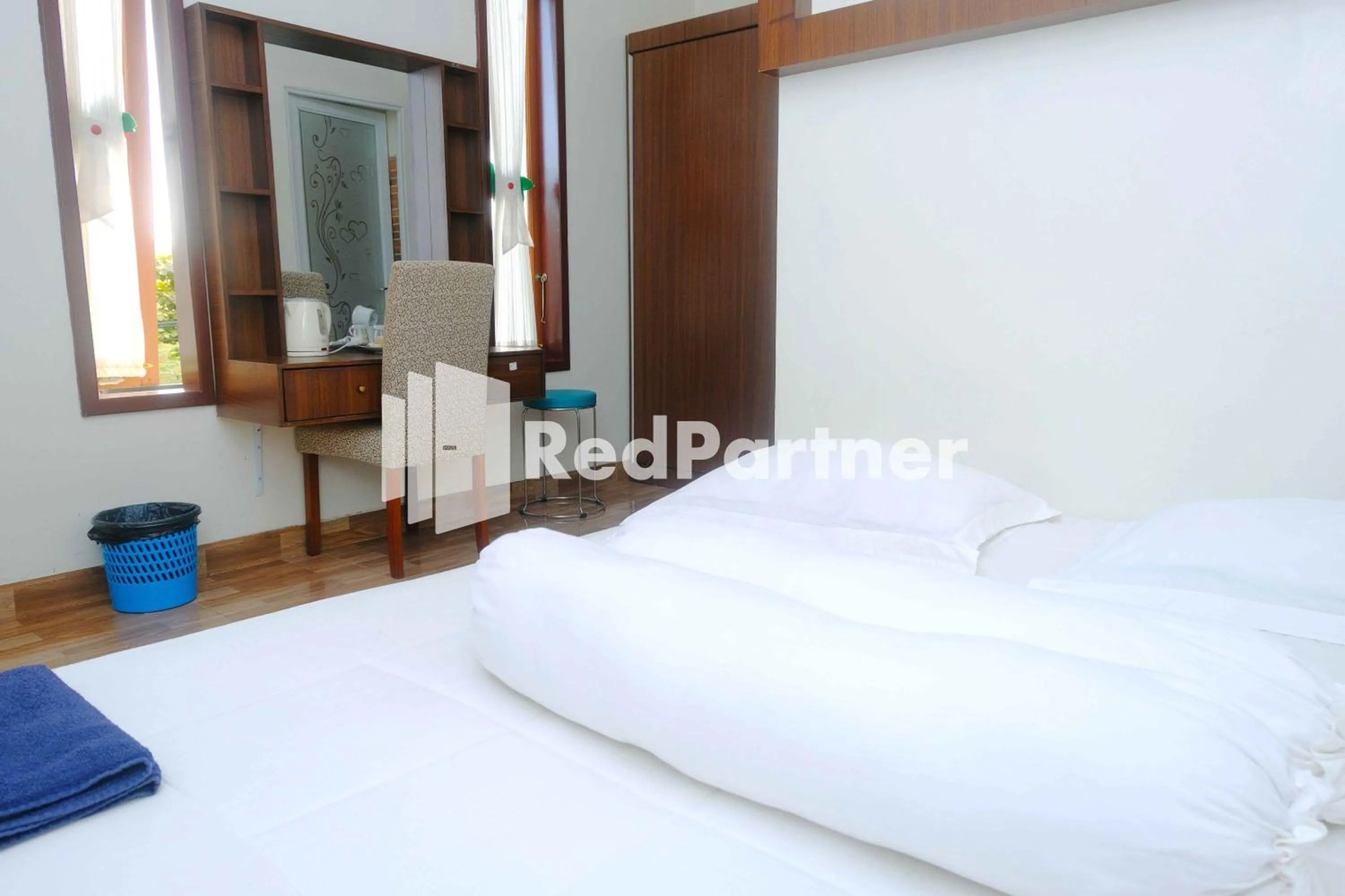 Bedroom, Bed in Guest House Bibong Makassar Mitra RedDoorz