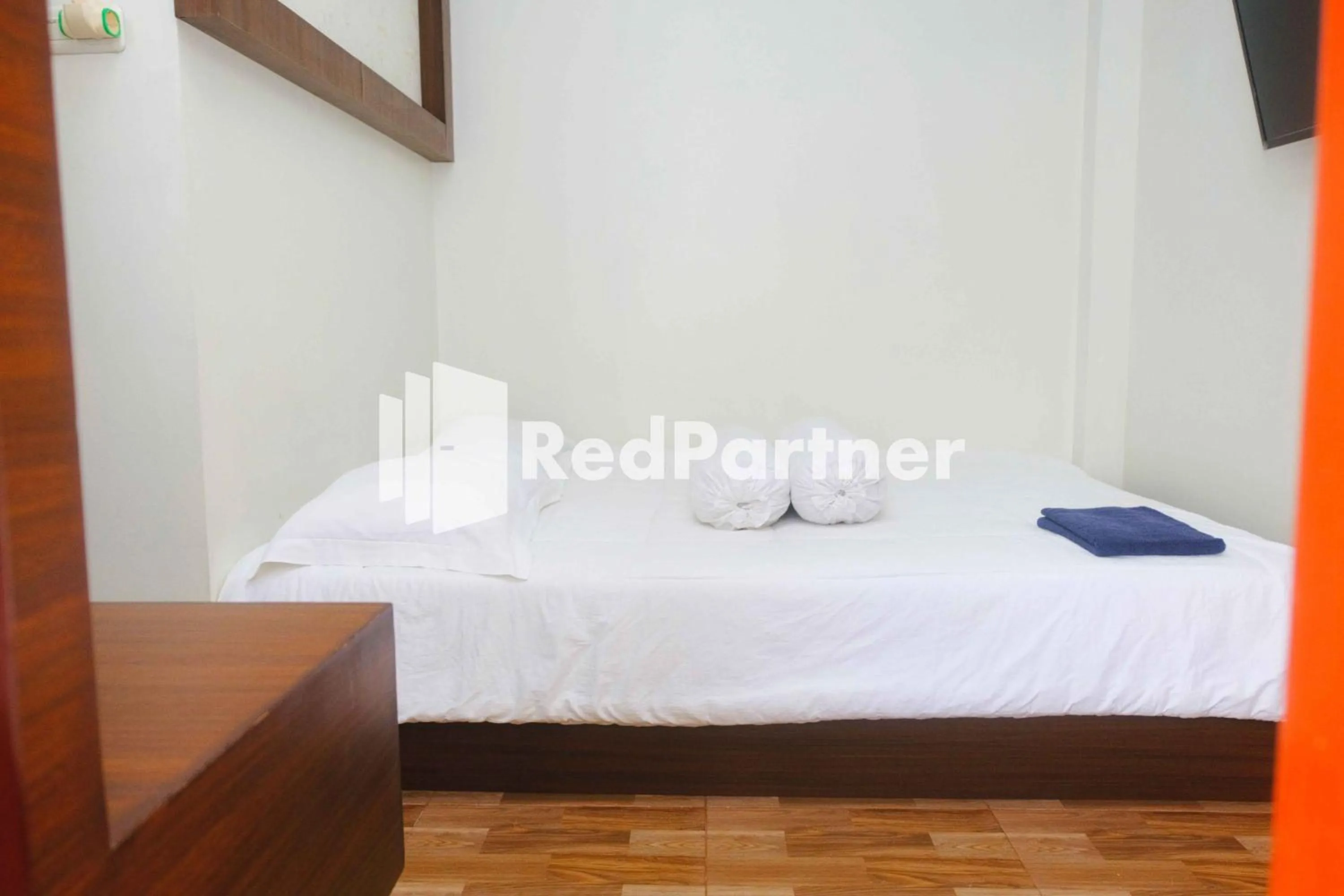 Bedroom, Bed in Guest House Bibong Makassar Mitra RedDoorz