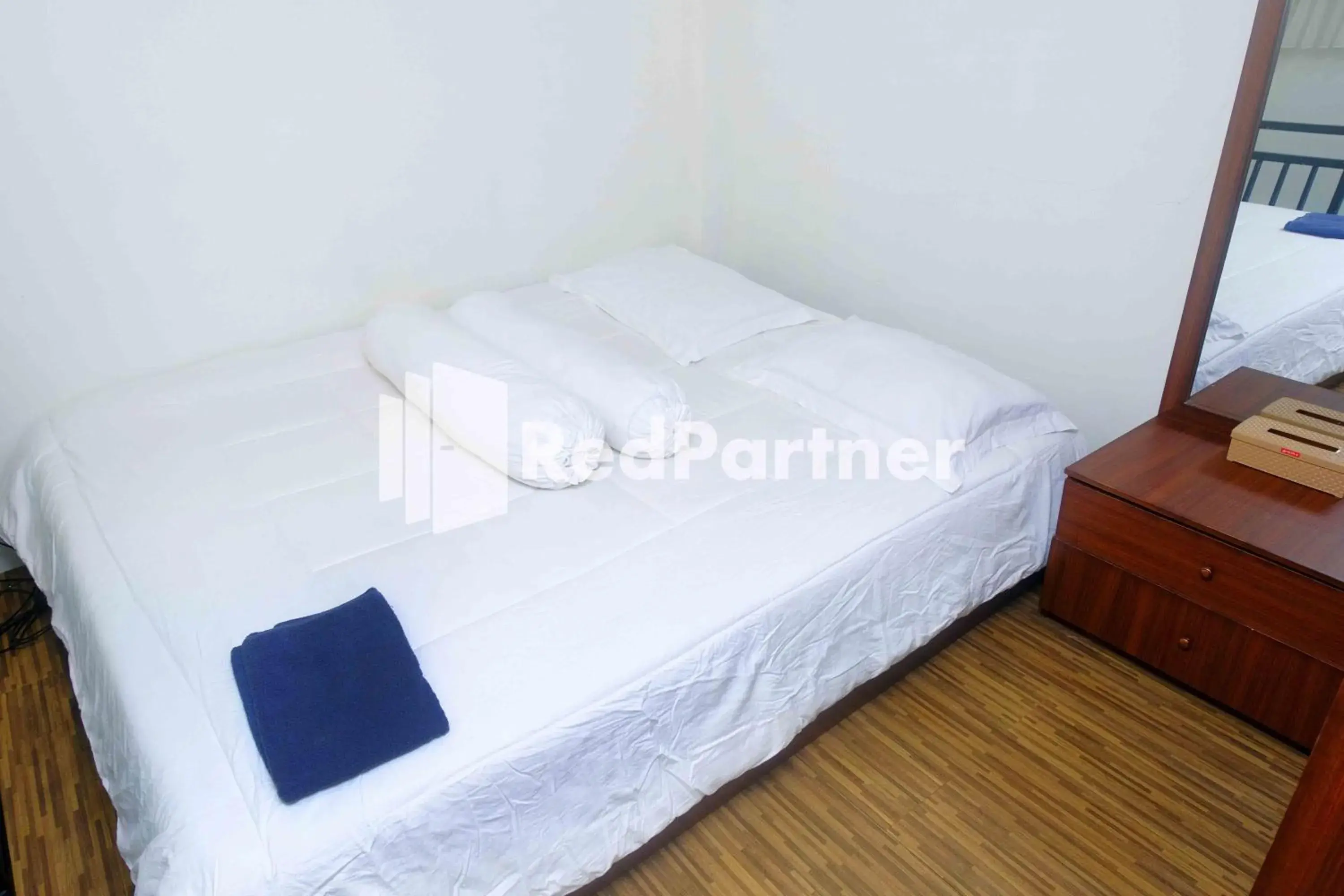 Bedroom, Bed in Guest House Bibong Makassar Mitra RedDoorz Bedroom, Bed in Guest House Bibong Makassar Mitra RedDoorz