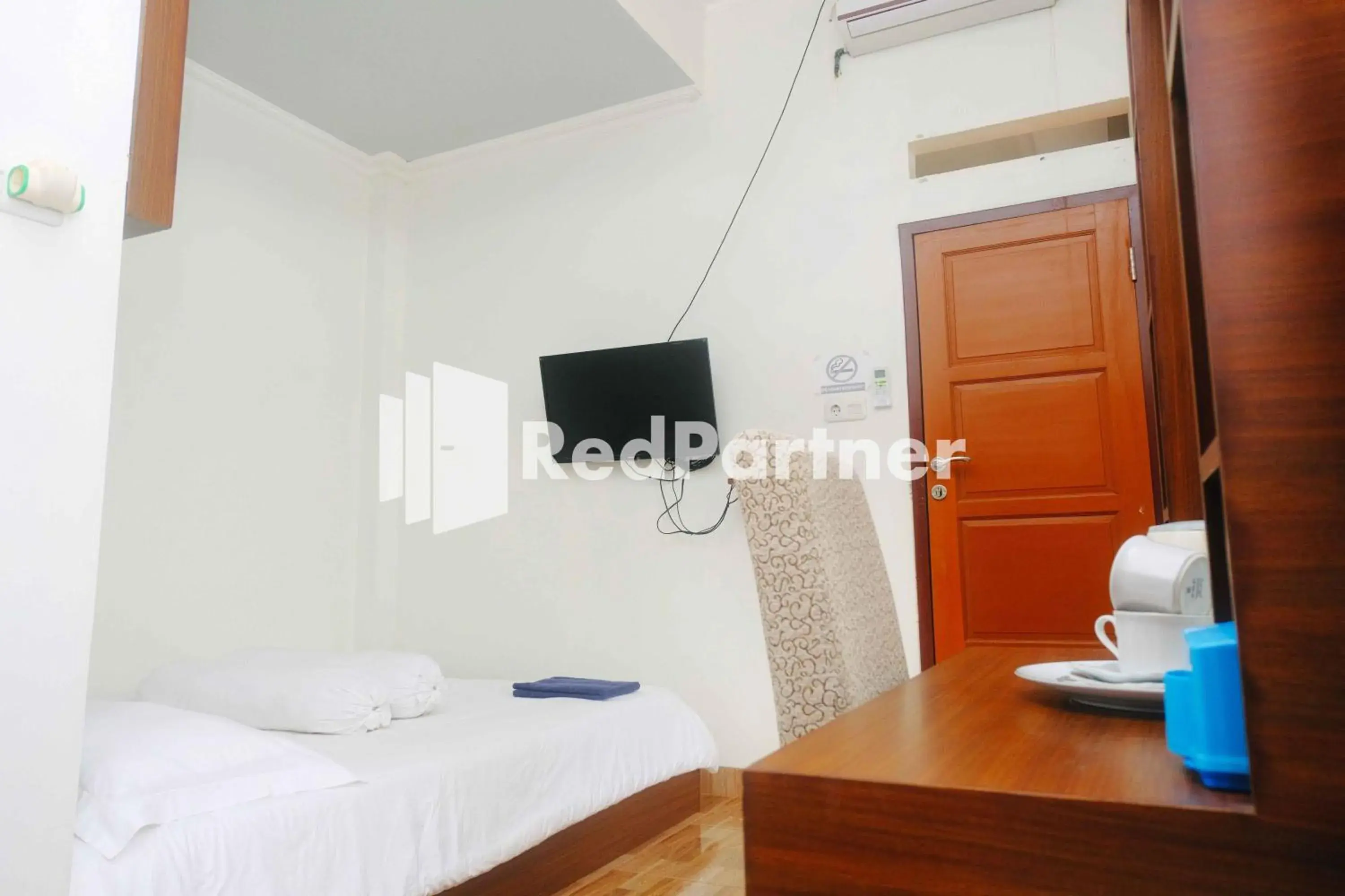 Bedroom, Bed in Guest House Bibong Makassar Mitra RedDoorz Bedroom, Bed in Guest House Bibong Makassar Mitra RedDoorz