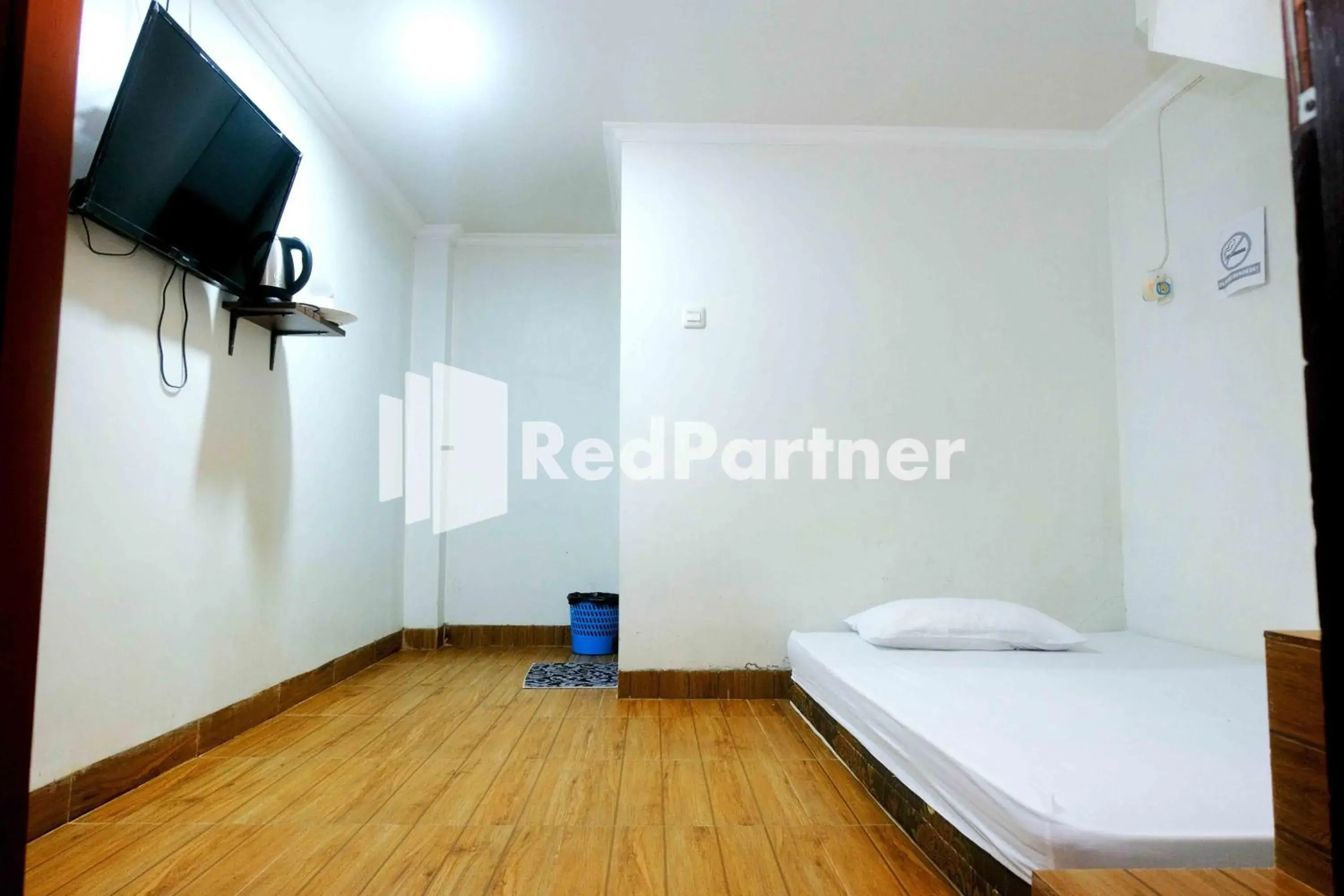 Bedroom, Bed in Guest House Bibong Makassar Mitra RedDoorz Bedroom, Bed in Guest House Bibong Makassar Mitra RedDoorz