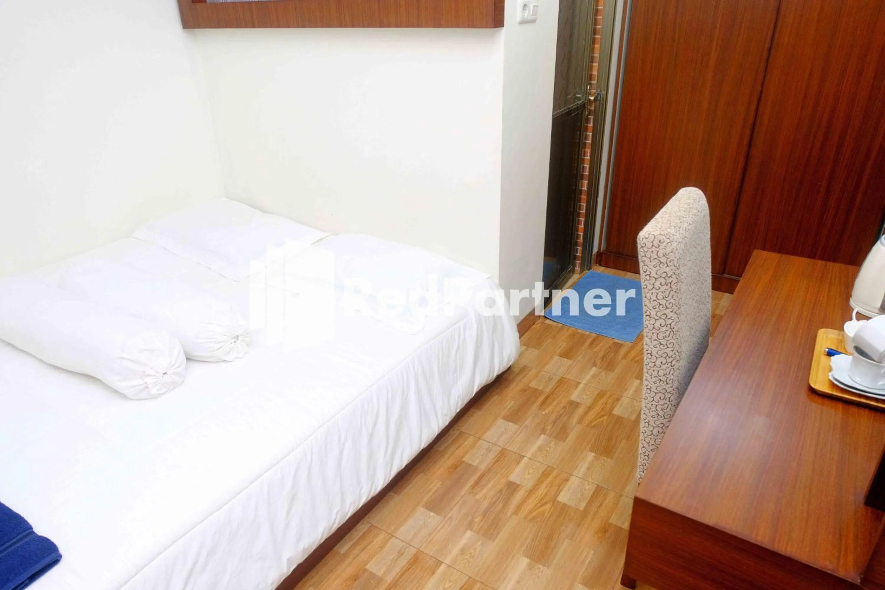 Bedroom, Bed in Guest House Bibong Makassar Mitra RedDoorz