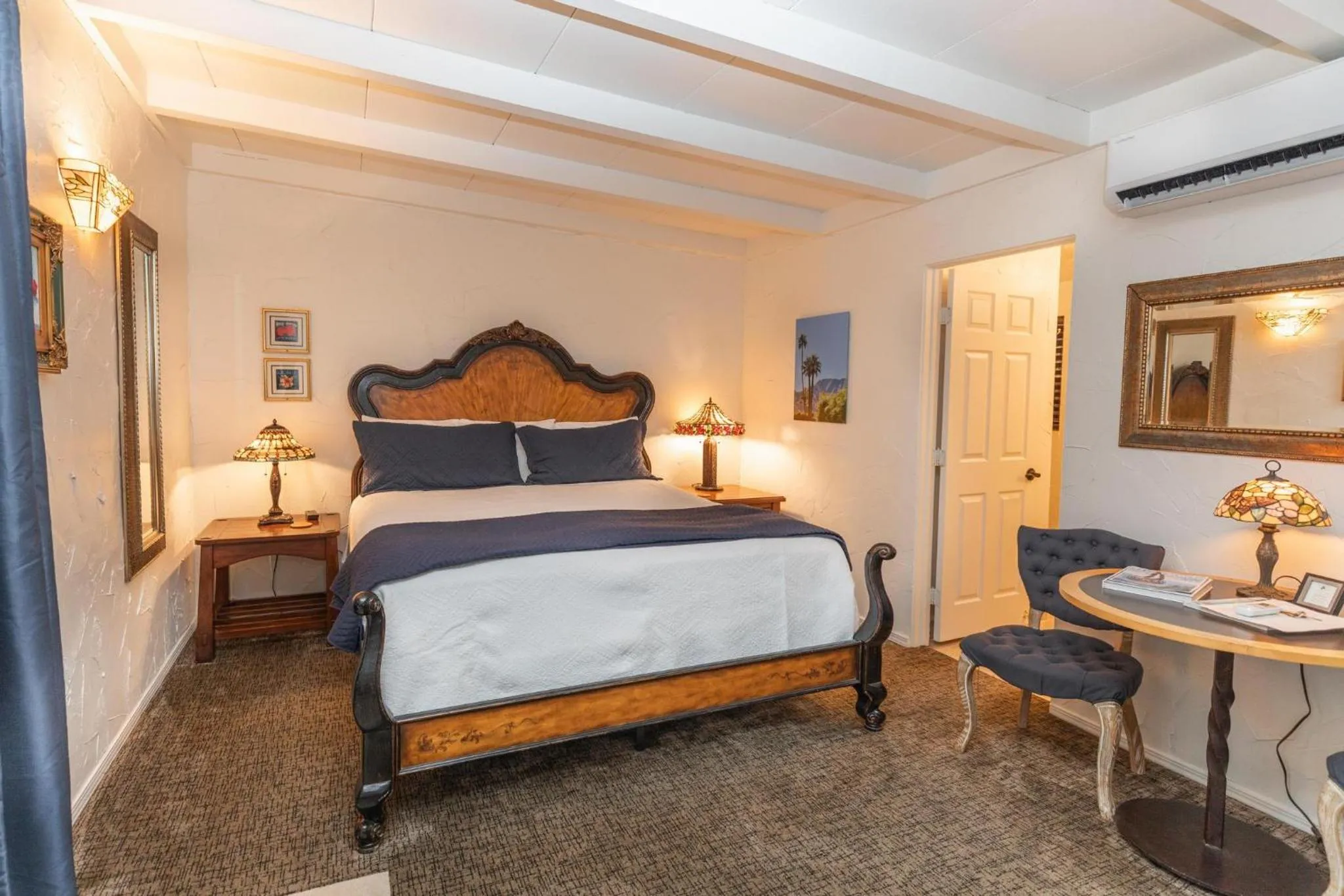 Bed in Old Ranch Inn - Adults Only 21 & Up