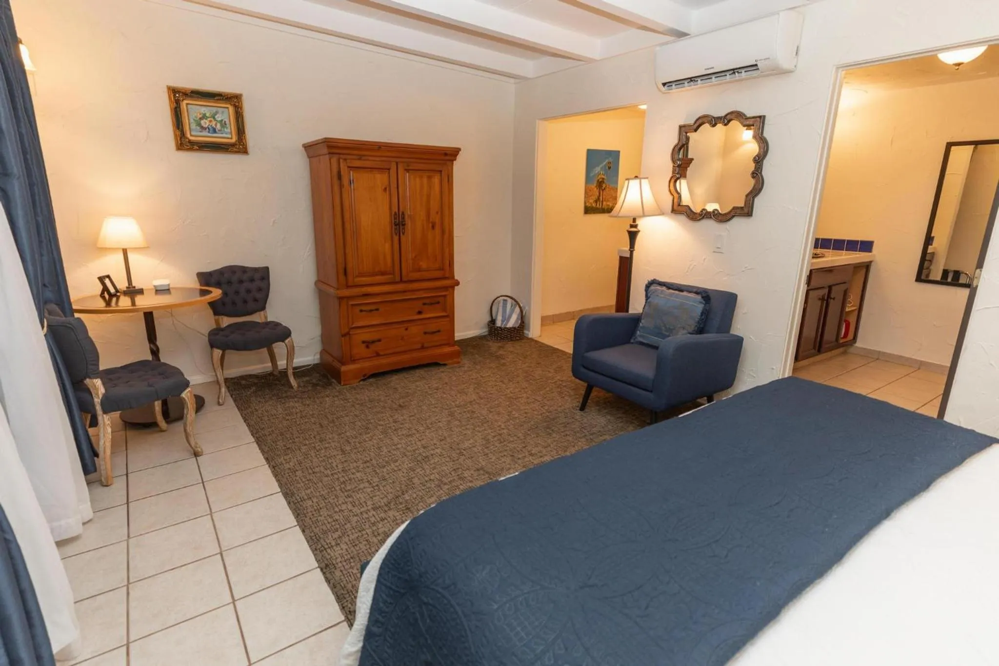 Bed in Old Ranch Inn - Adults Only 21 & Up