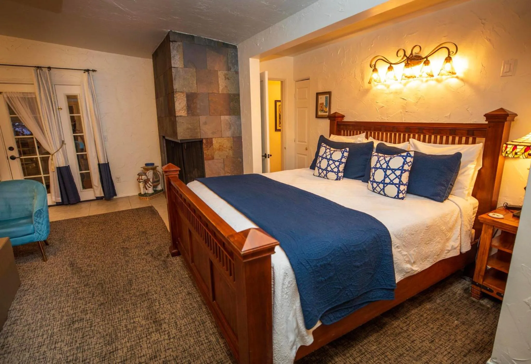 Bed in Old Ranch Inn - Adults Only 21 & Up