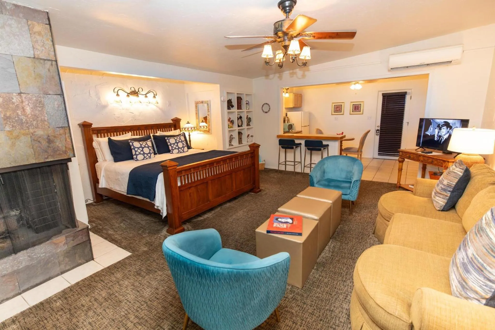 Bed in Old Ranch Inn - Adults Only 21 & Up