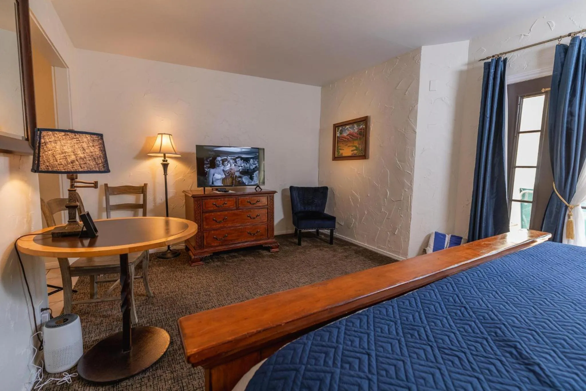 Bed in Old Ranch Inn - Adults Only 21 & Up