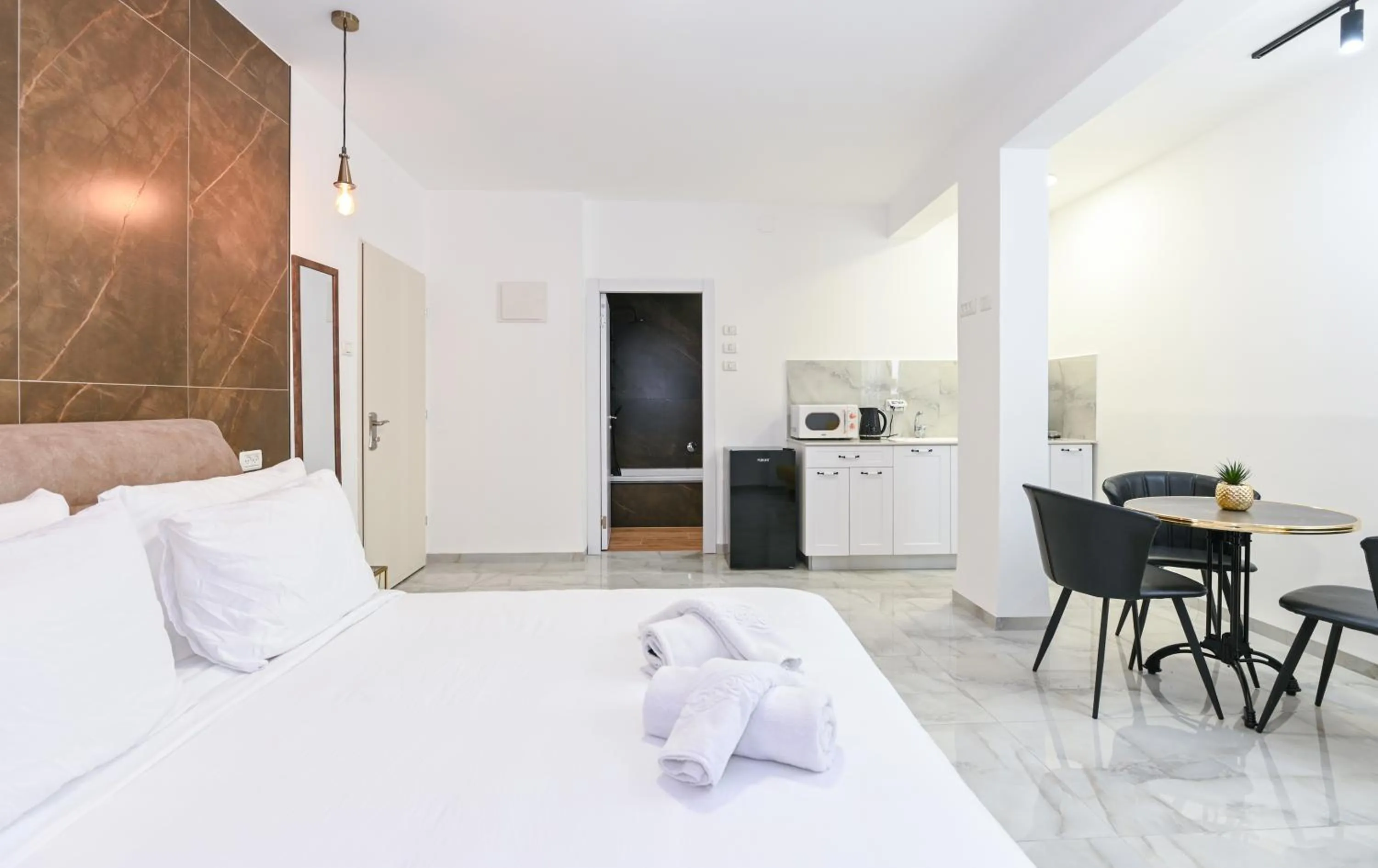 Bed in Lake Mansion Boutique Apartments