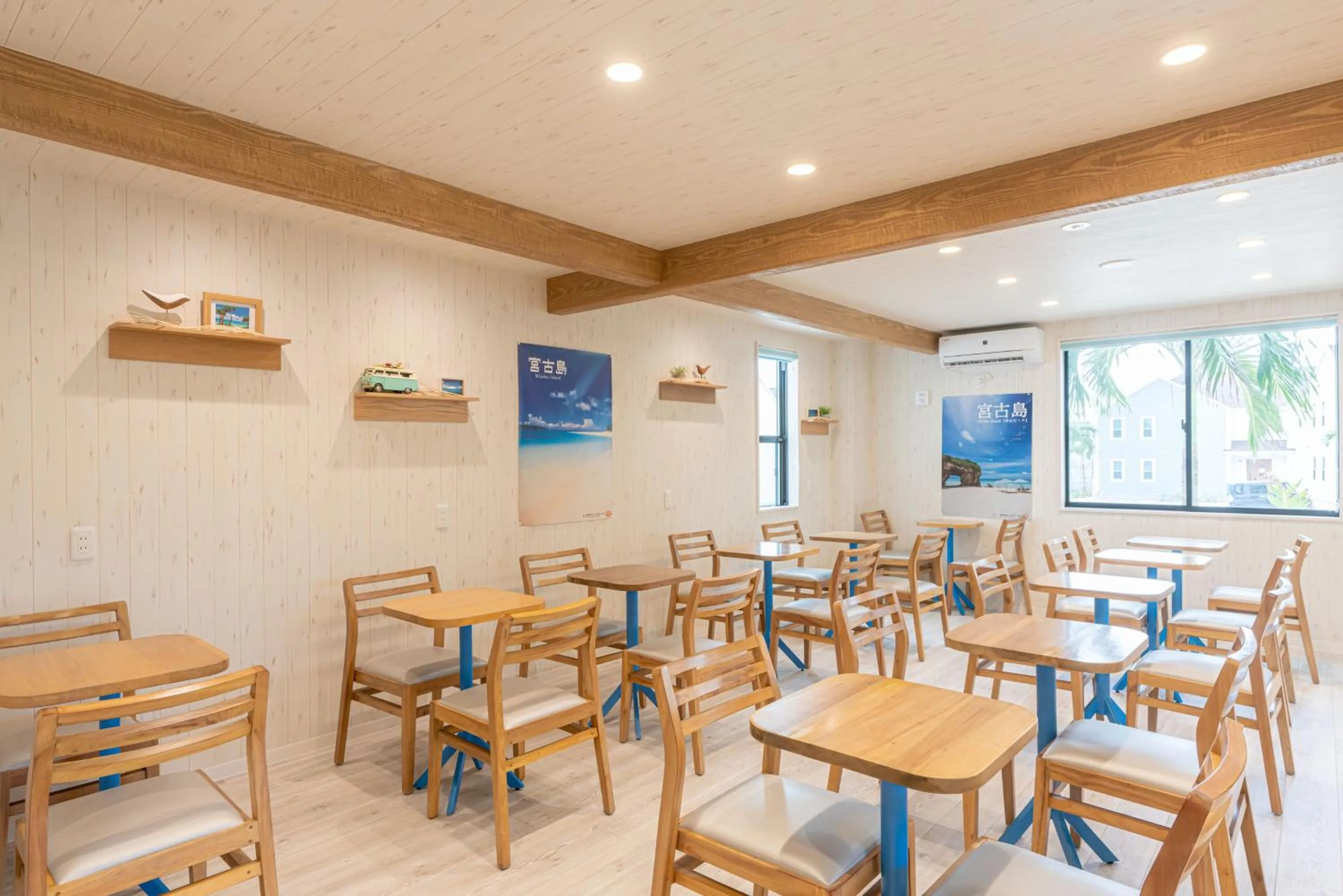 Communal lounge/ TV room in Hotel California Miyakojima Resort