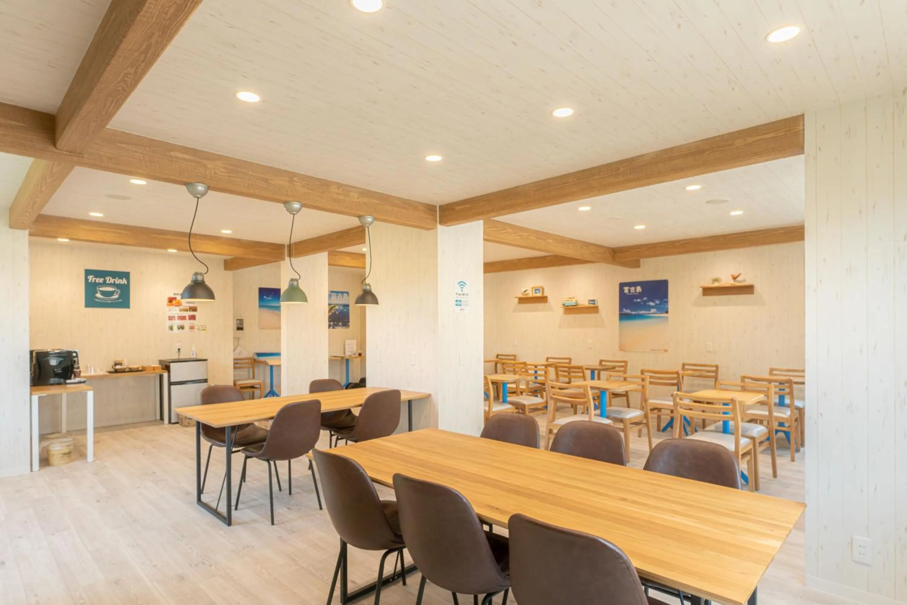 Communal lounge/ TV room in Hotel California Miyakojima Resort