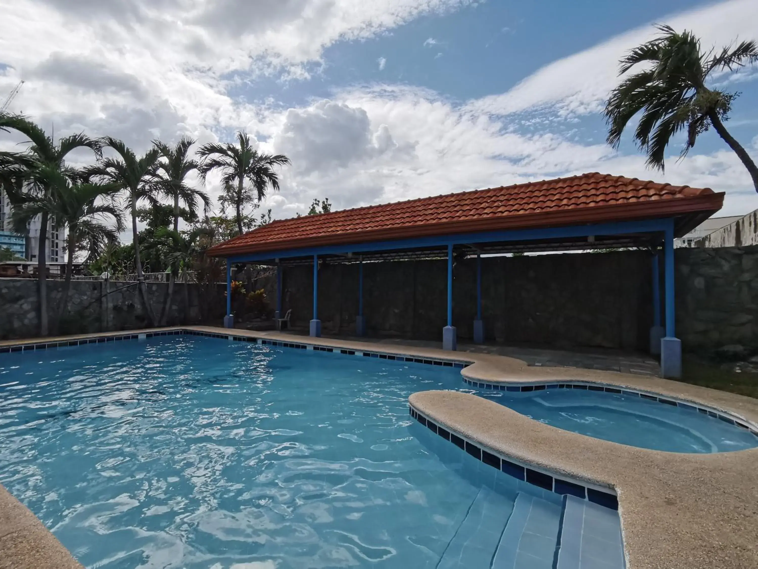 Swimming pool in Metro Park Hotel - Cebu City Swimming pool in Metro Park Hotel - Cebu City