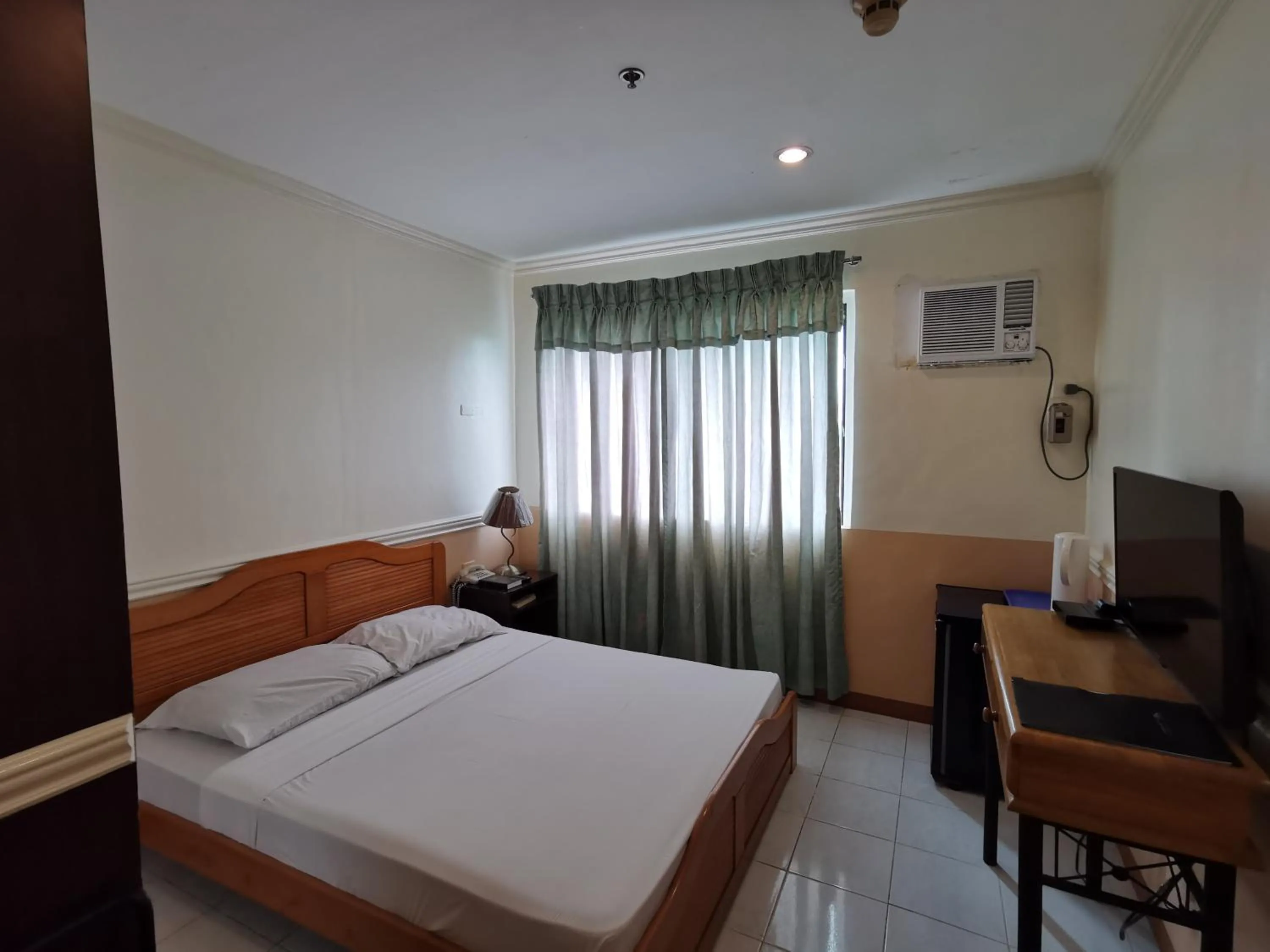 Bed in Metro Park Hotel - Cebu City