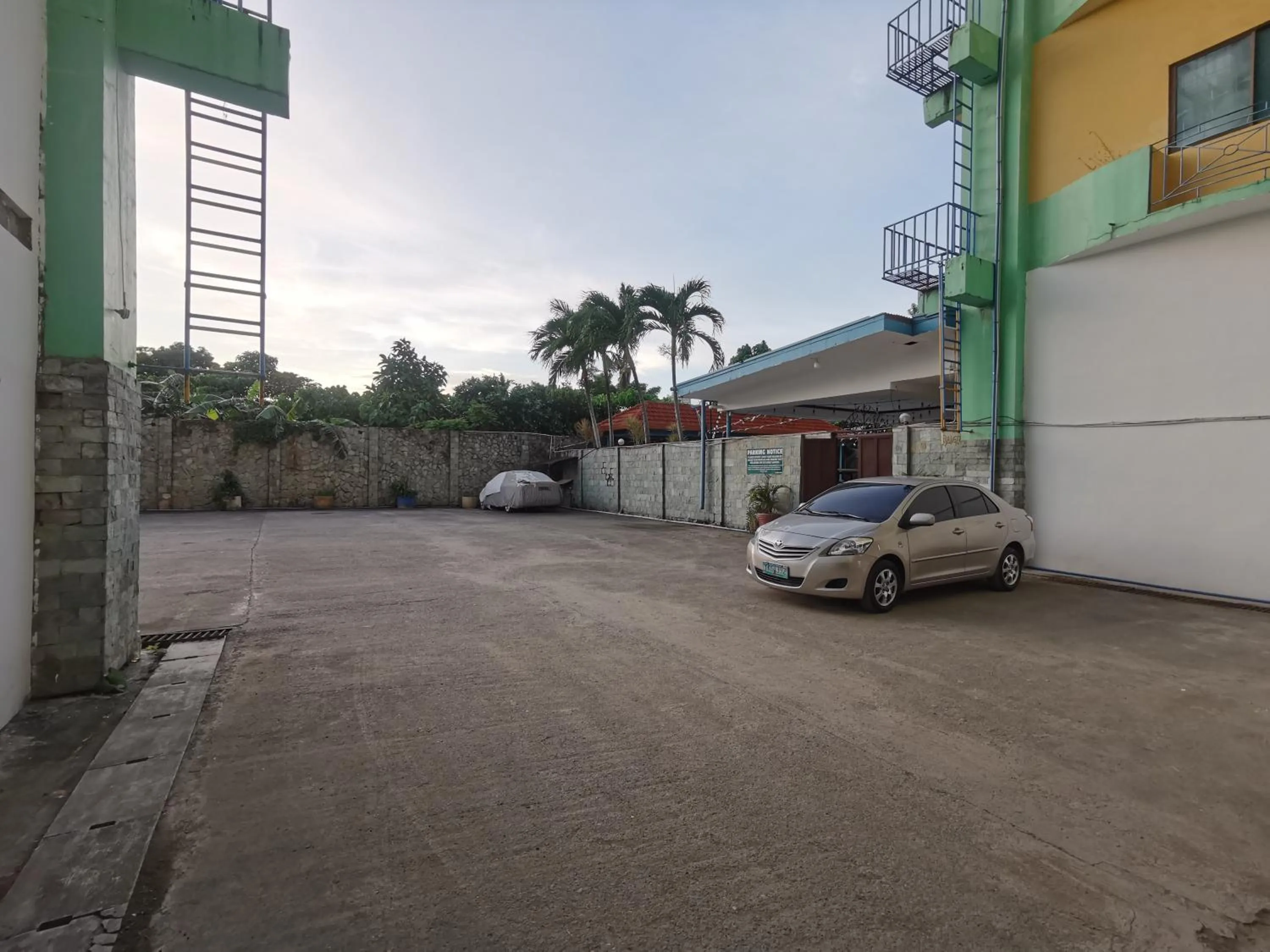 Parking in Metro Park Hotel - Cebu City