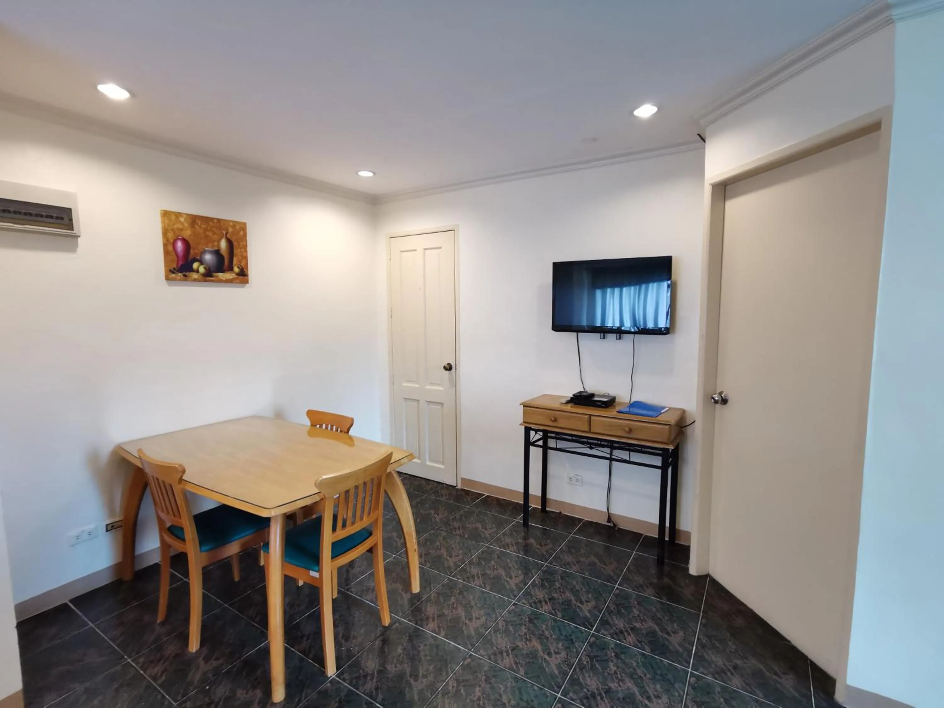 TV and multimedia in Metro Park Hotel - Cebu City