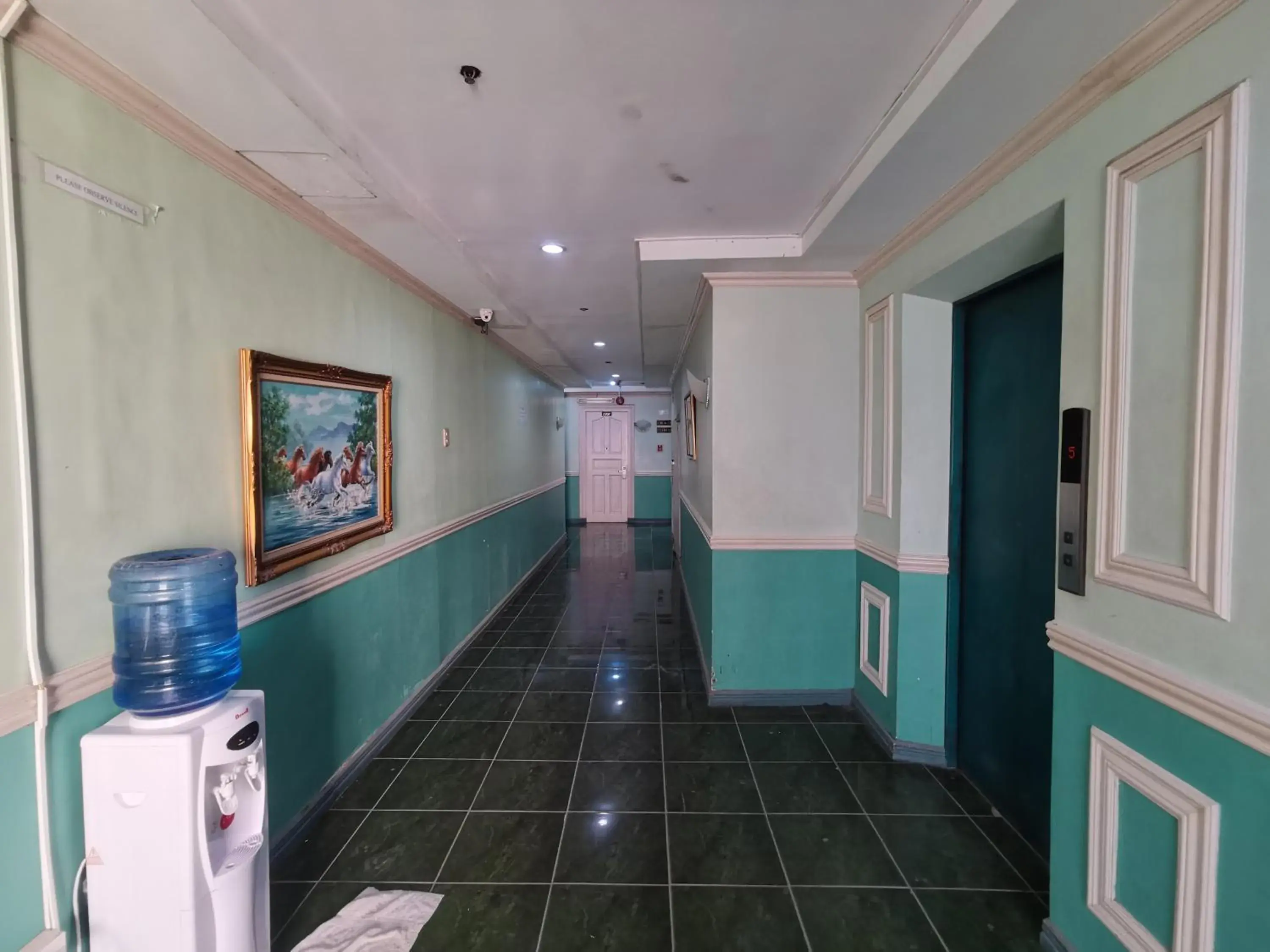 Property building in Metro Park Hotel - Cebu City Property building in Metro Park Hotel - Cebu City