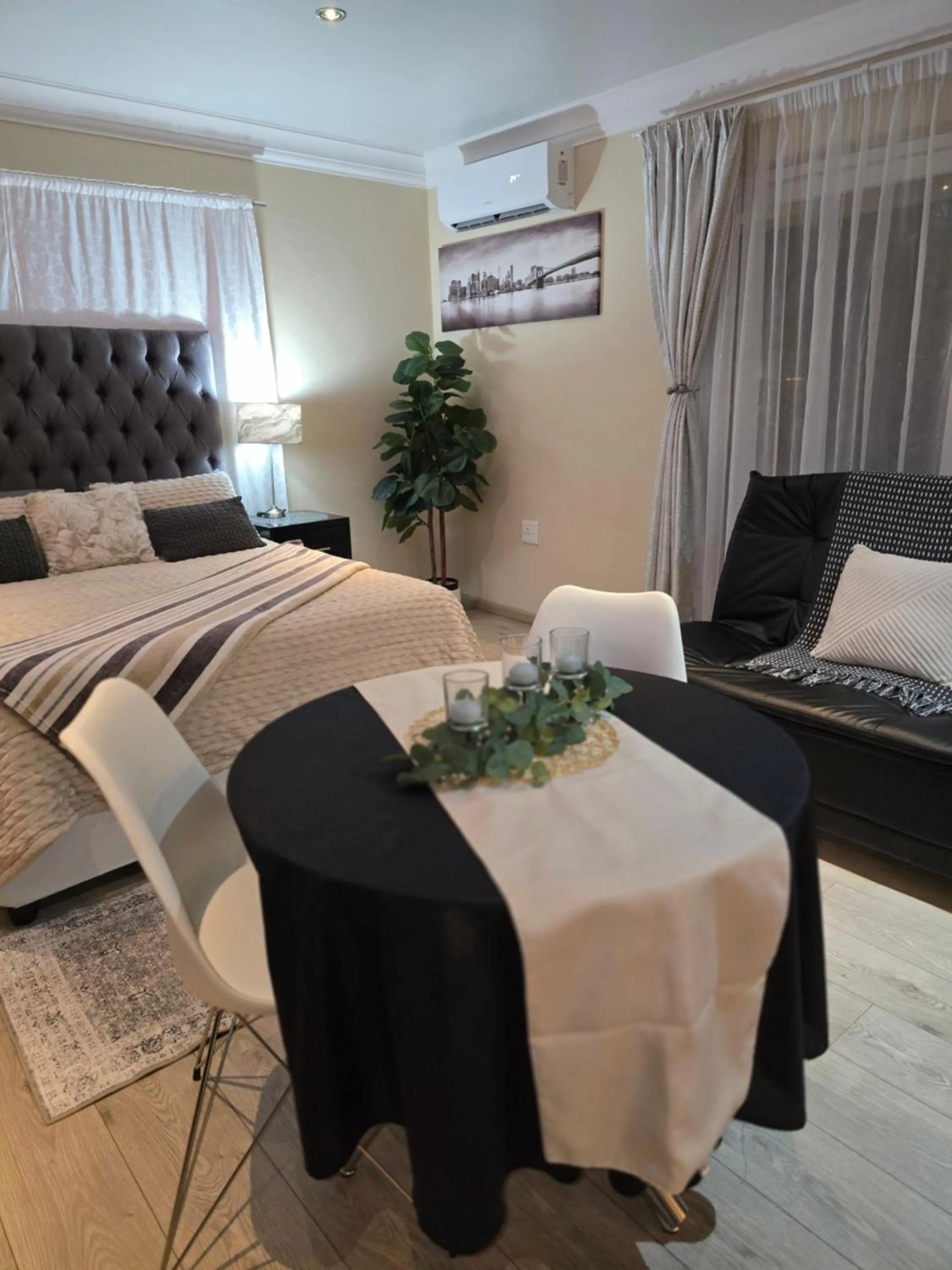 Photo of the whole room in Halfway Gardens Home