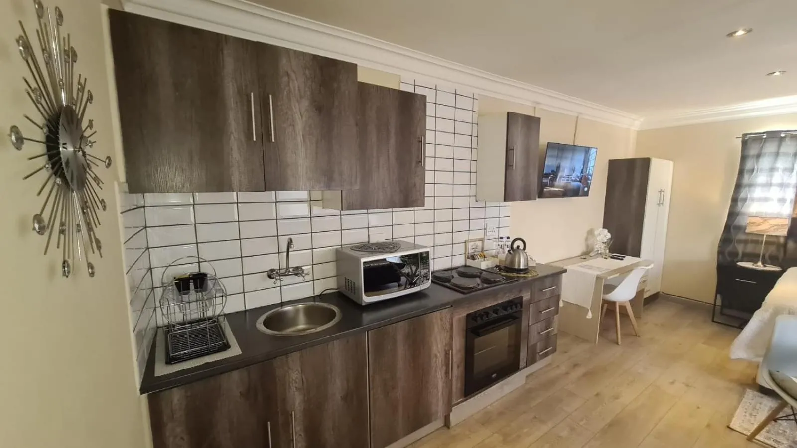 Kitchen or kitchenette in Halfway Gardens Home