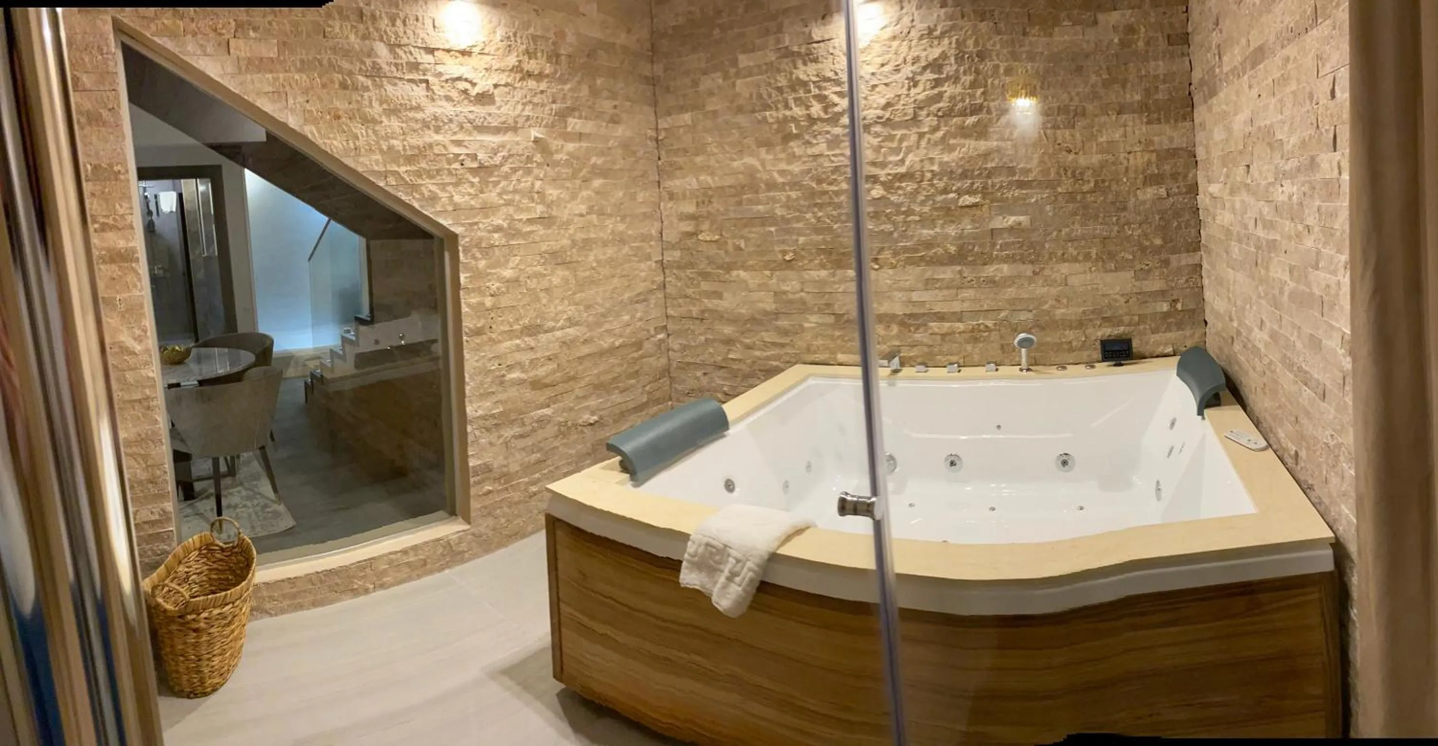 Hot Tub in Elexus Apartments Poiana Brasov