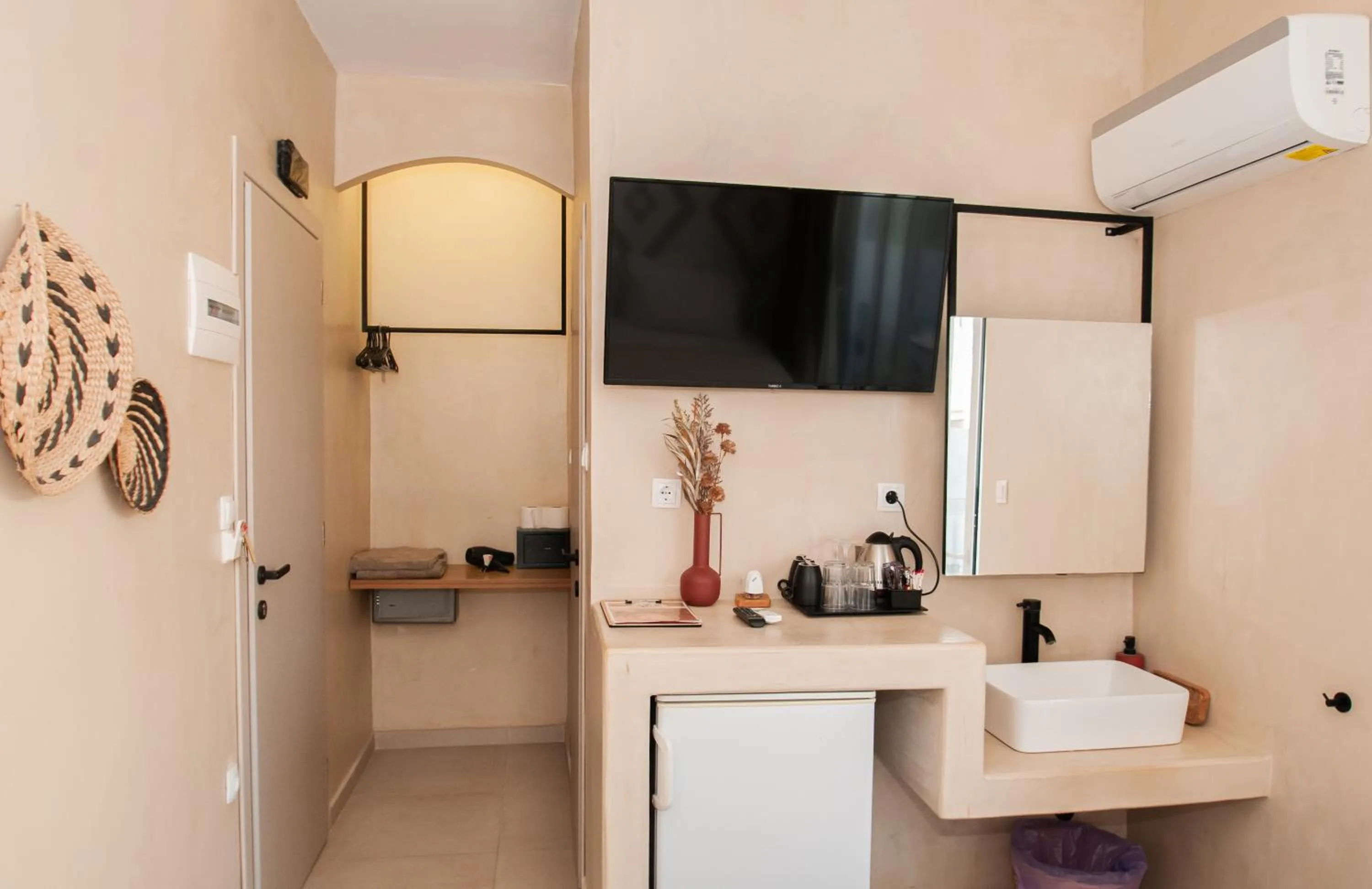 Atma Beach Rooms & Suites