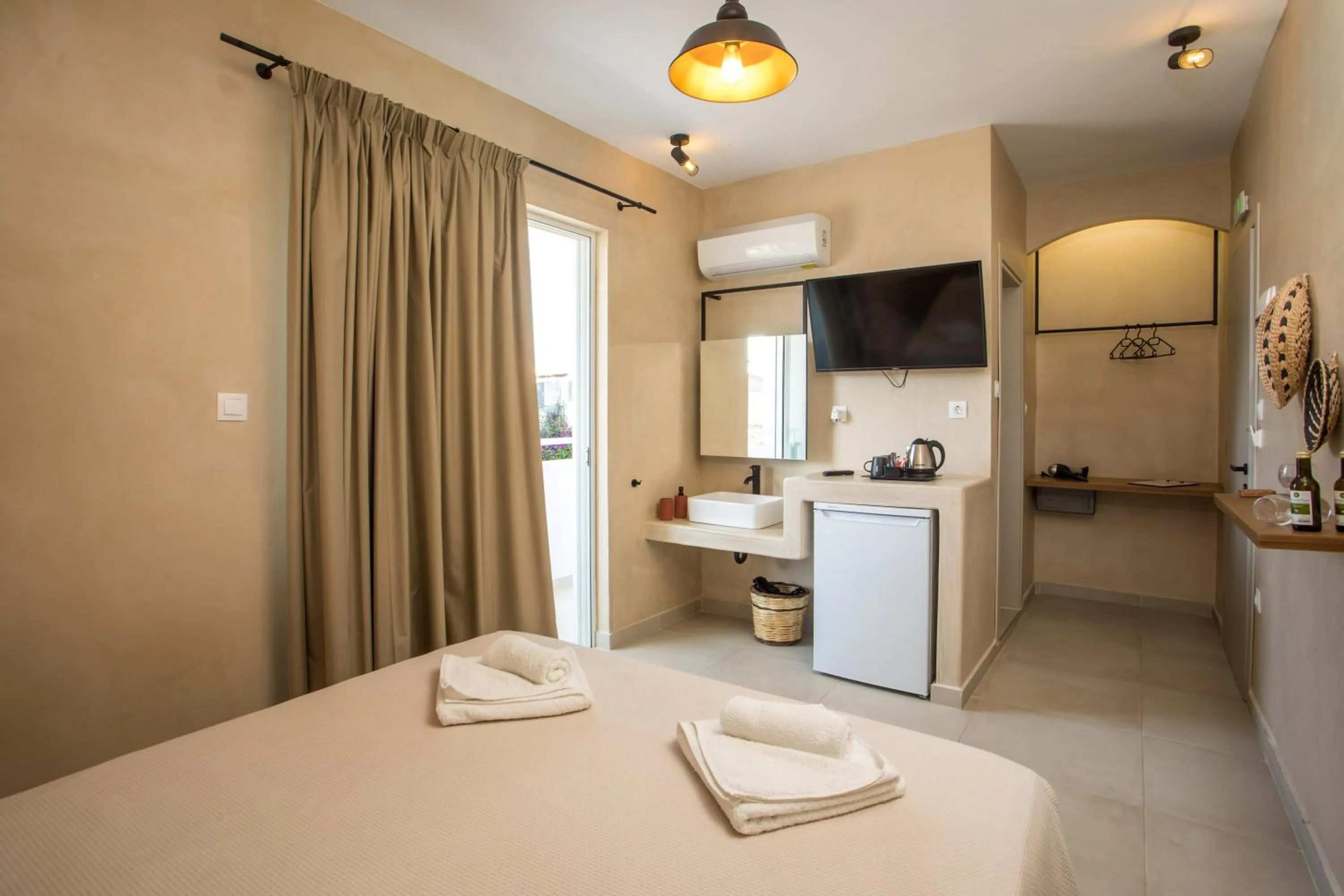 Bedroom, Bed in Atma Beach Rooms & Suites