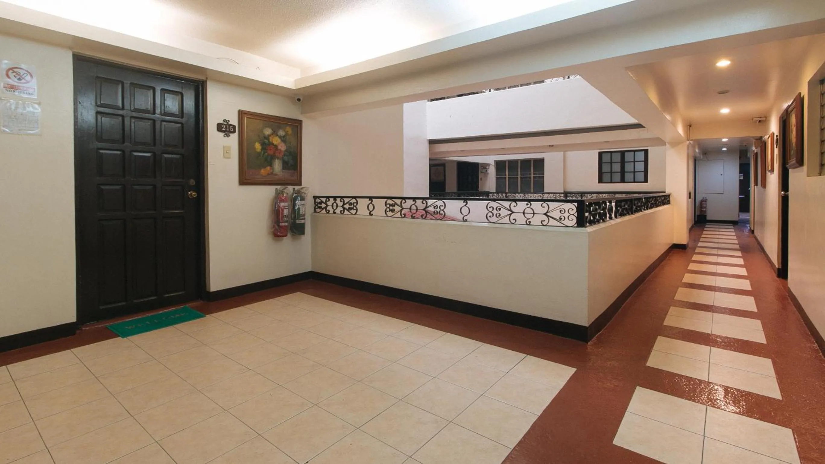 Area and facilities in El Rico Suite Makati by RedDoorz