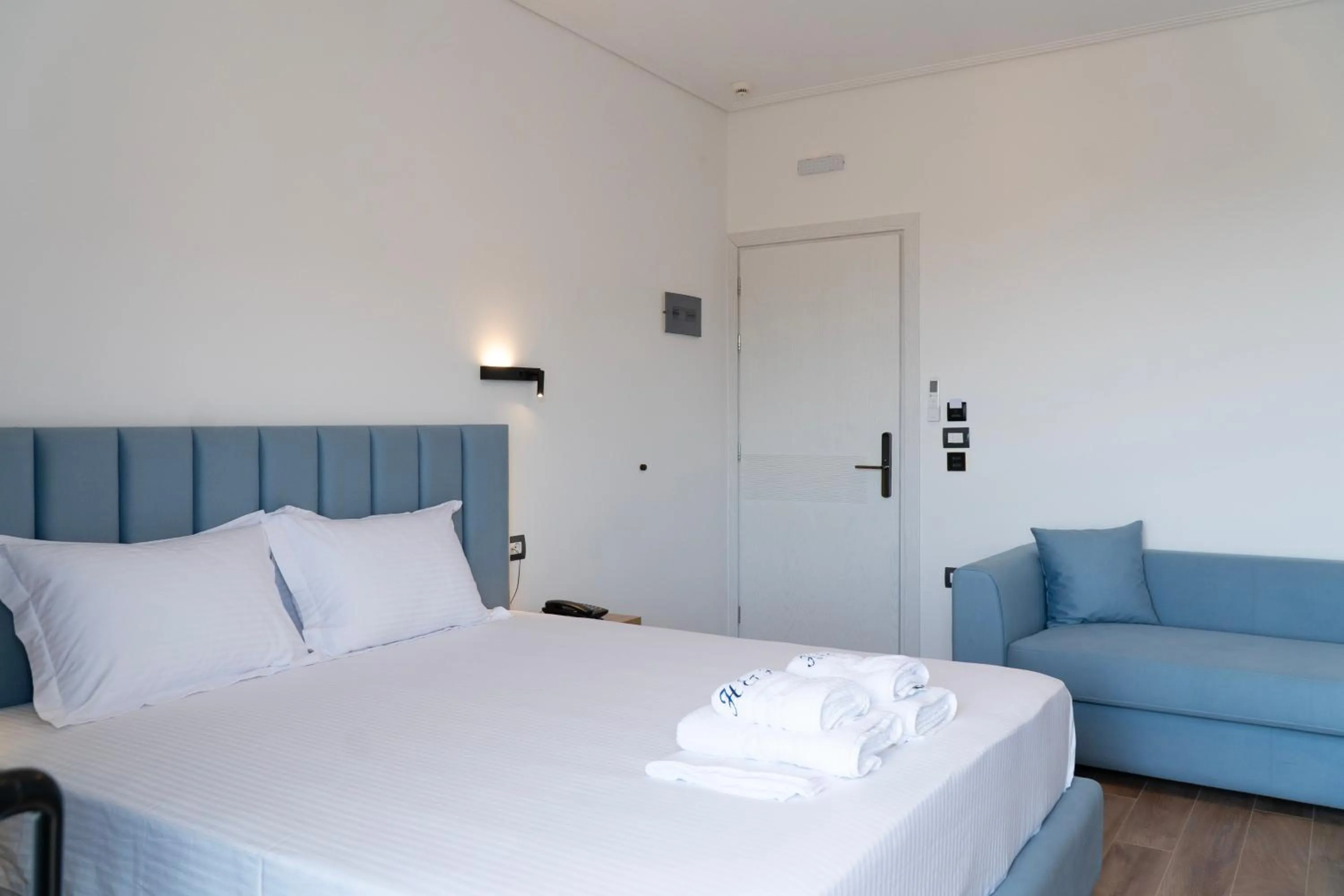 Bed in Hilltop Heaven Hotel