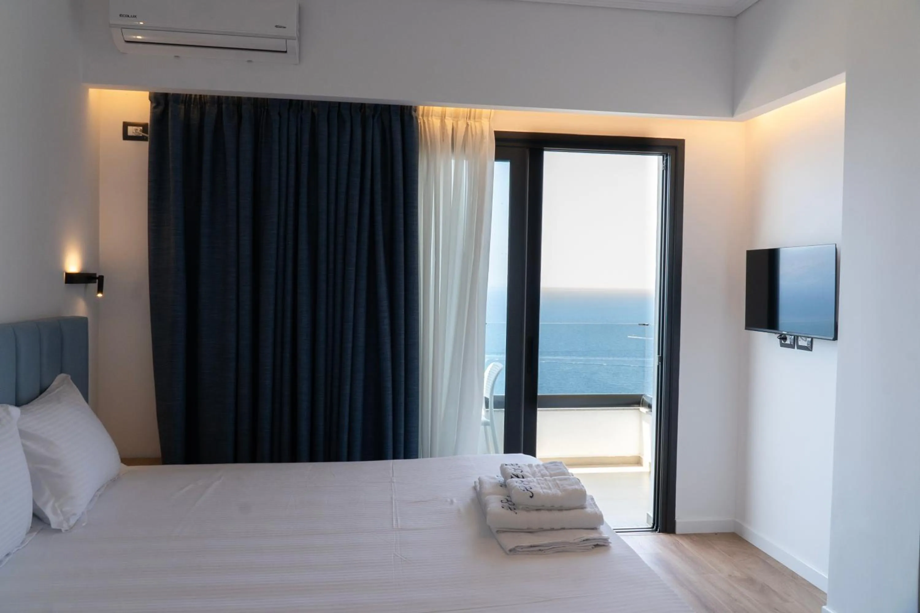 Bed in Hilltop Heaven Hotel