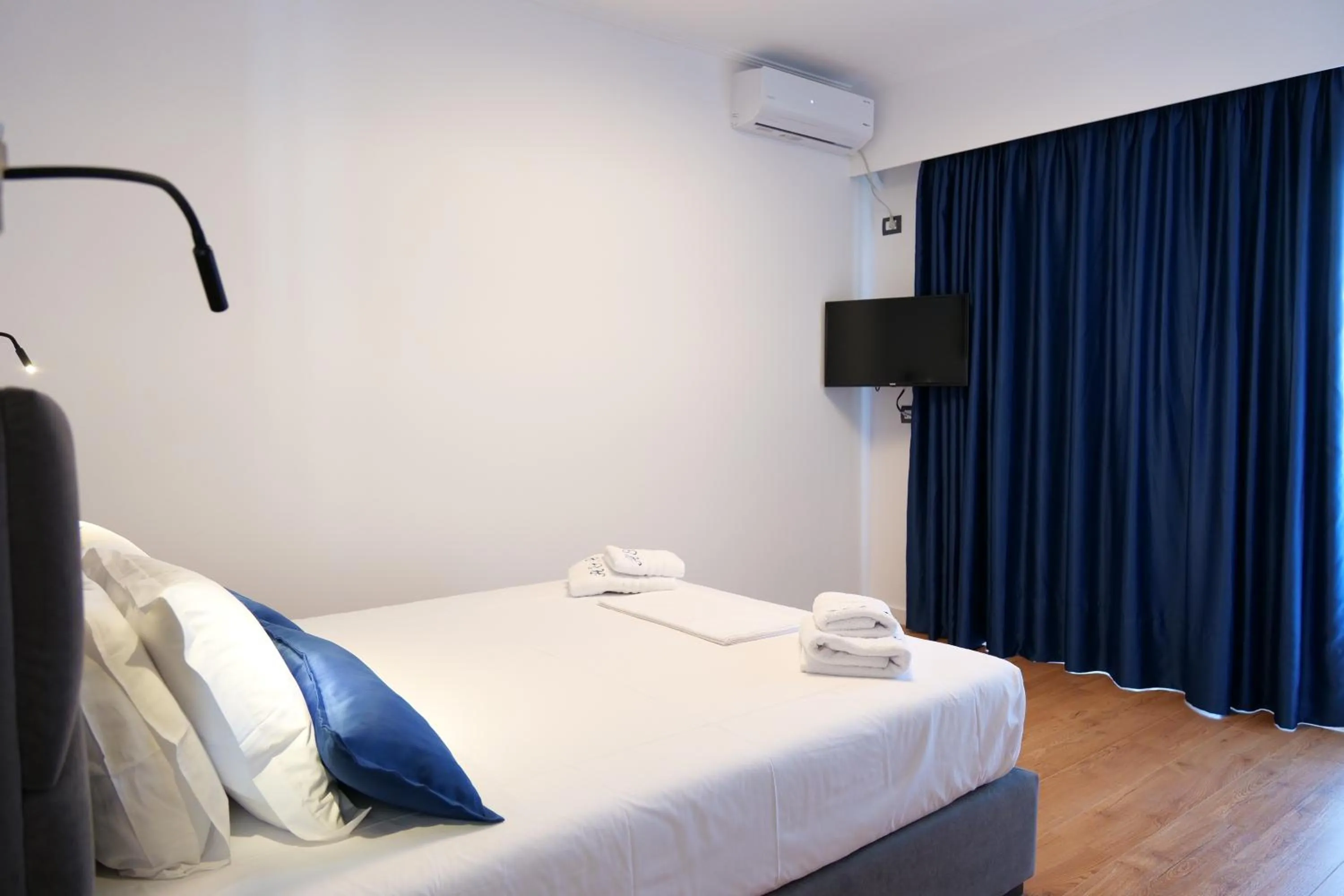 Bed in Hilltop Heaven Hotel