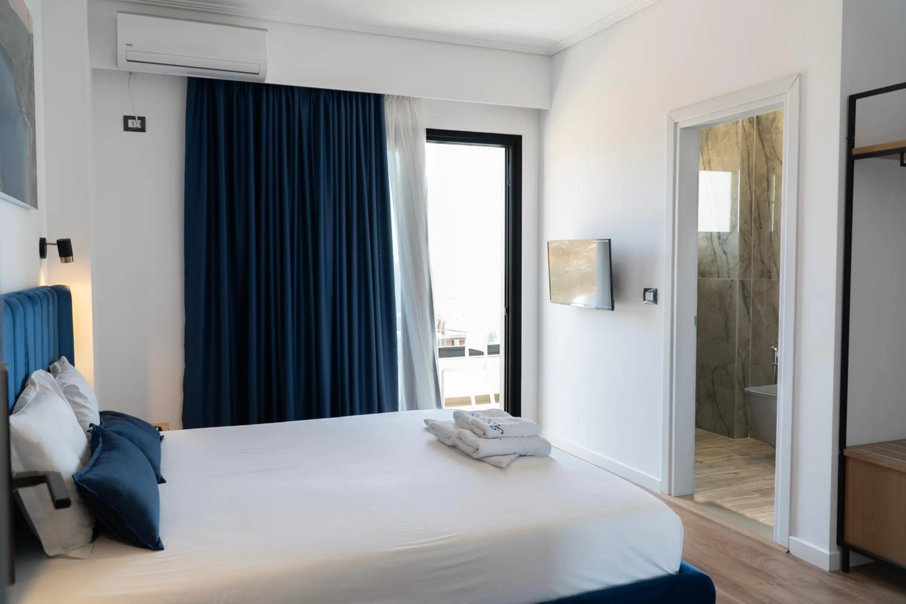 Bed in Hilltop Heaven Hotel